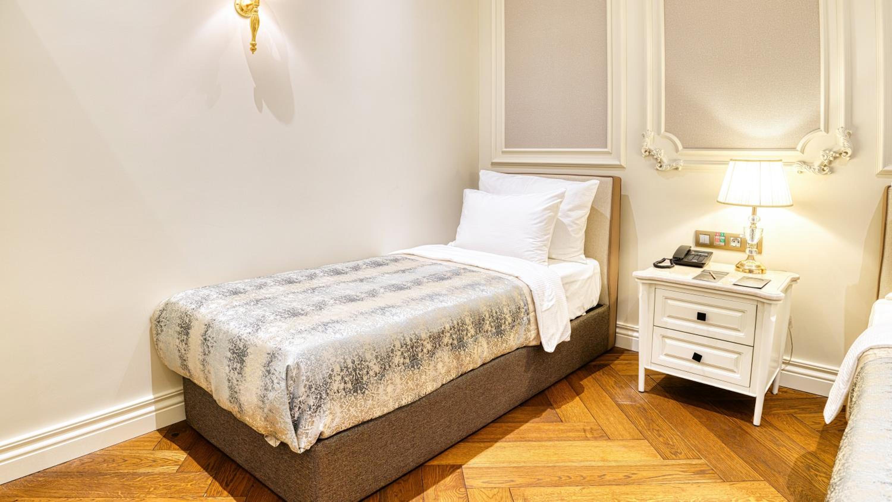 Dekalb Otel - Image 158