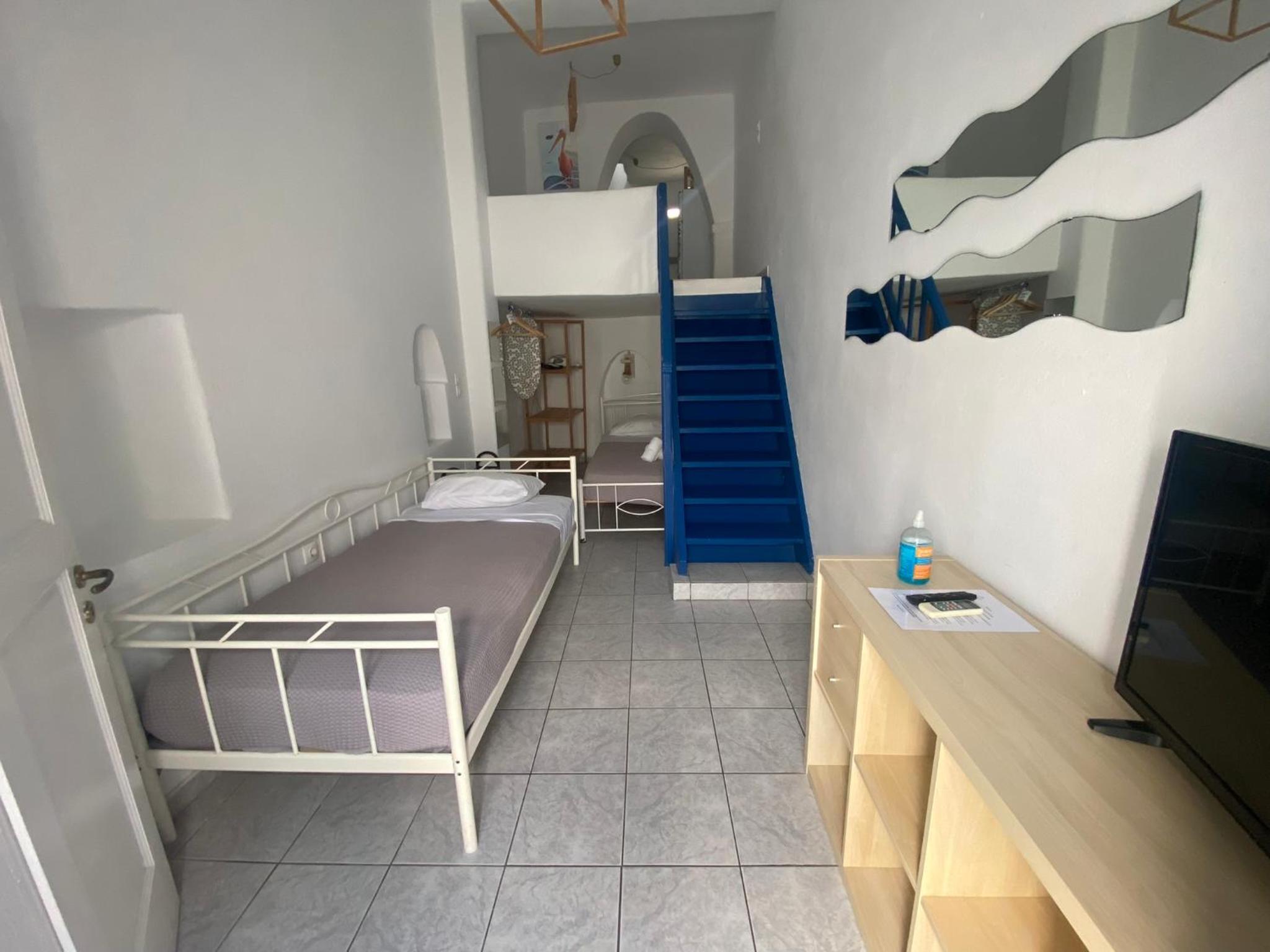 Elenitas Town House with veranda and sea view
