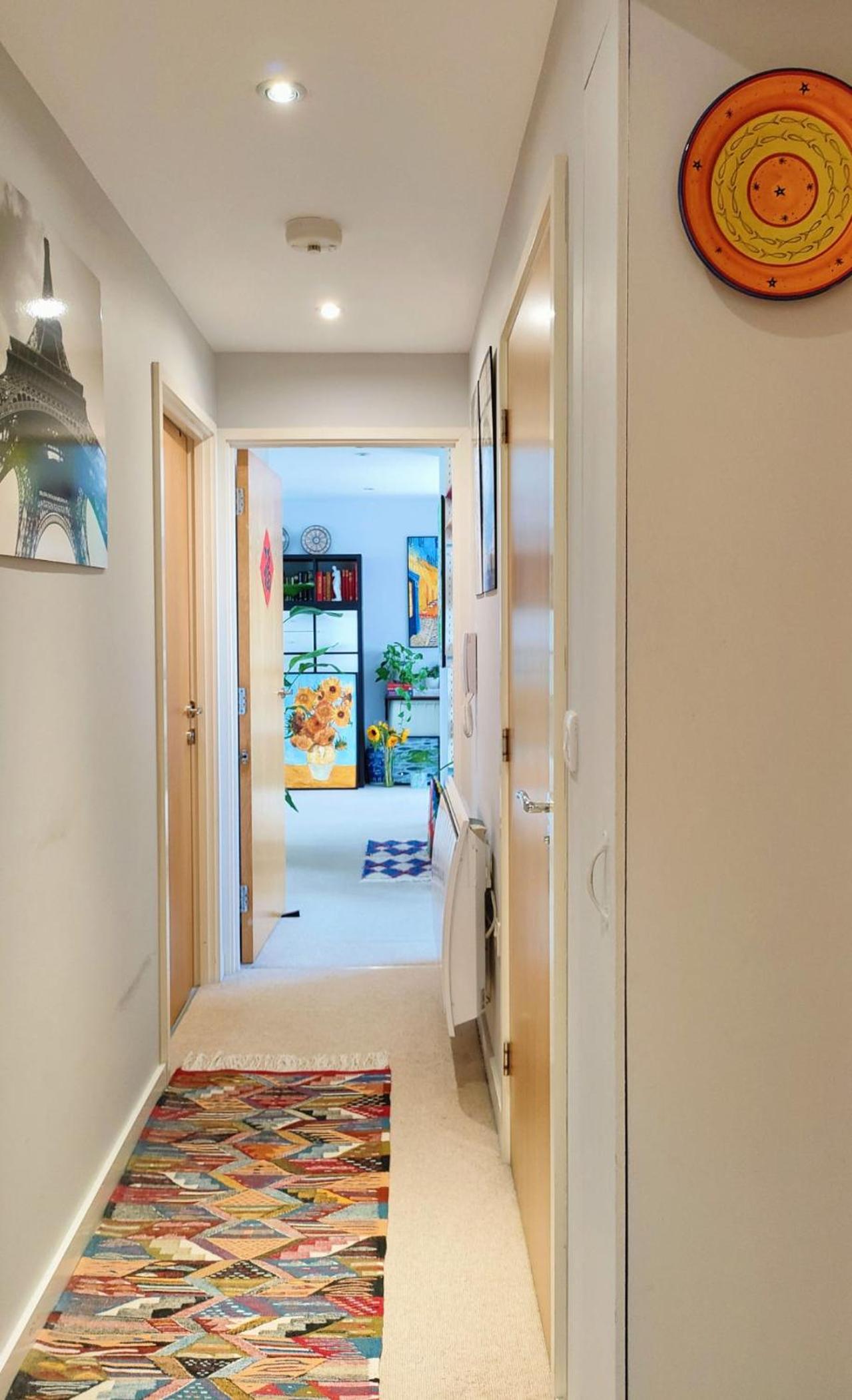 A Stylish Flat Offering a Private Bedroom Near Landmark of Portsmouth view 4