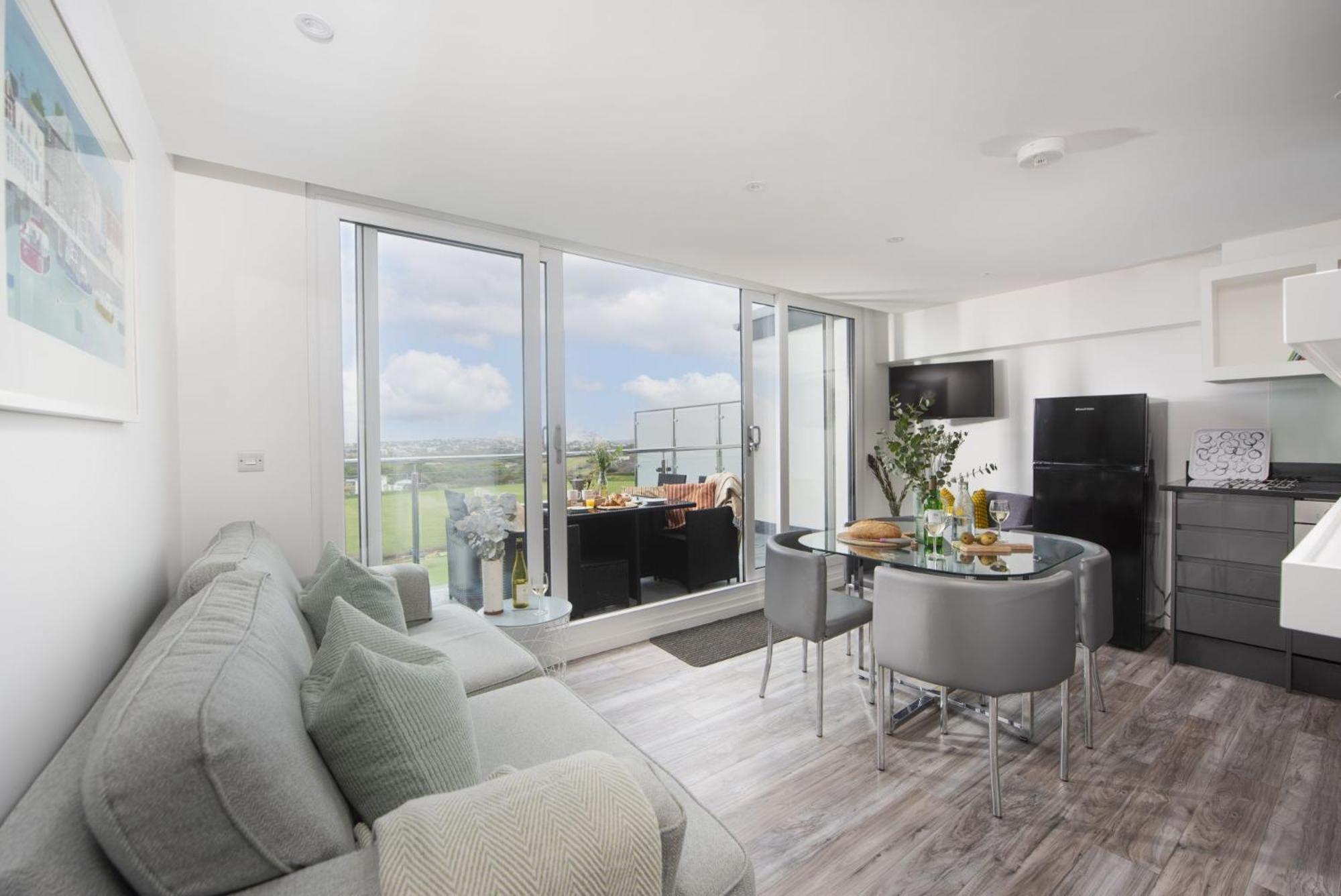 Beachview Apartment 5, Crantock, Newquay view 4