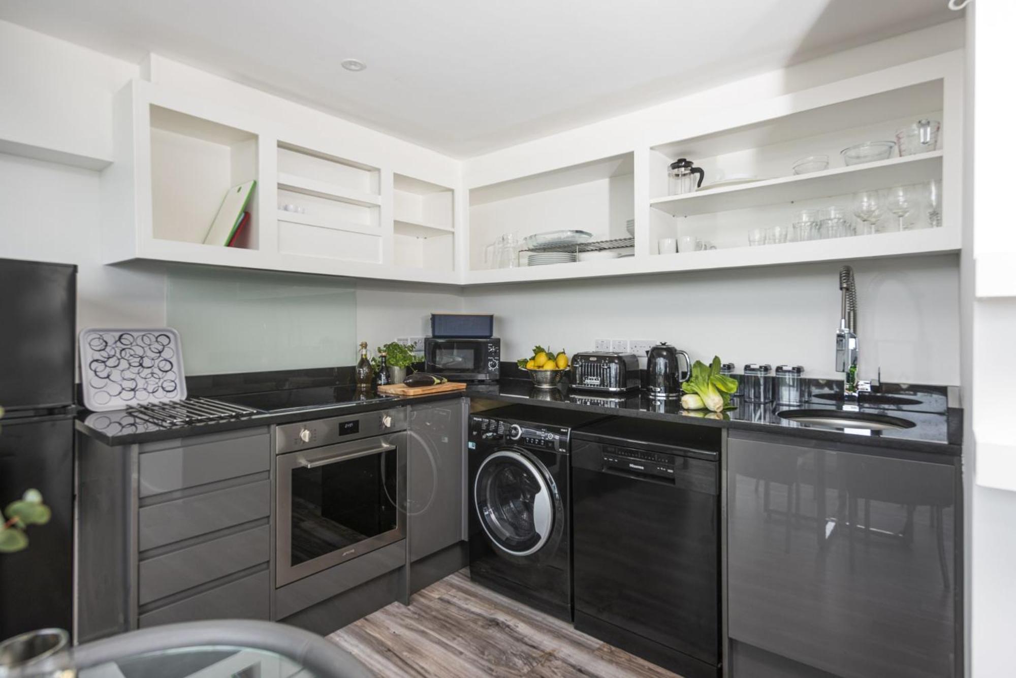 Beachview Apartment 5, Crantock, Newquay view 2