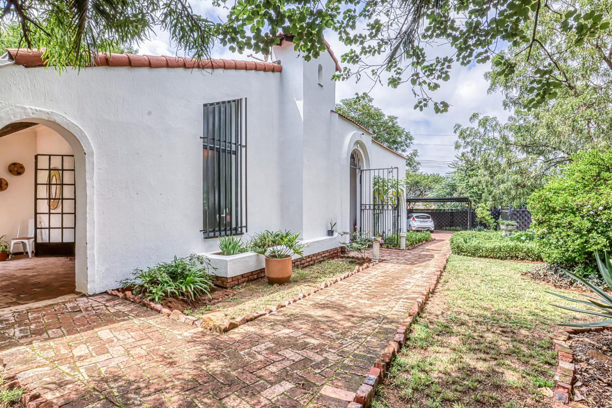Chic Midtown Studio-1 Bed-solar-pool-fibre-samrand view 4