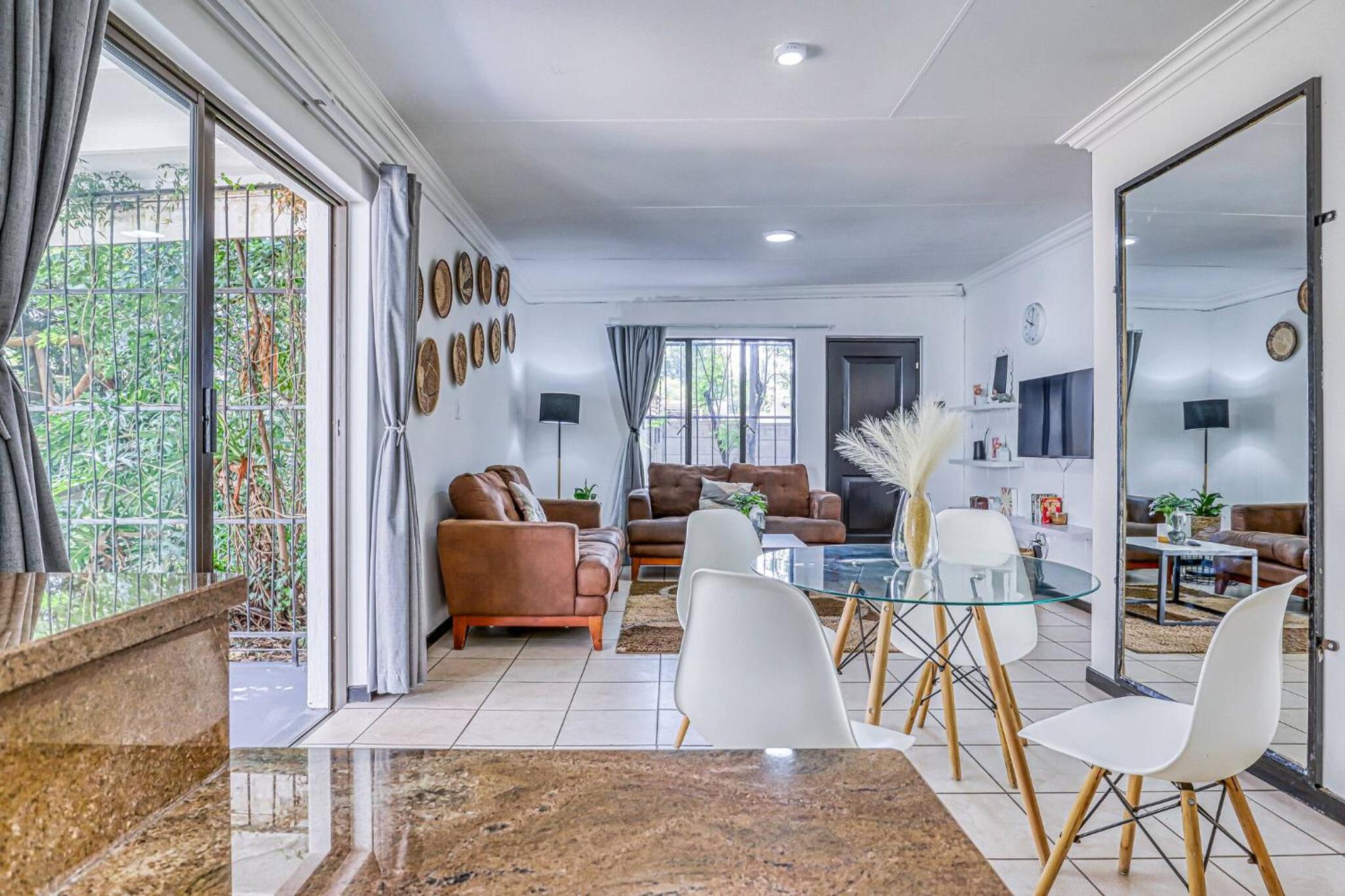 The Cottage-1 Bed-pool-bbq-fibre-solar-samrand view 4