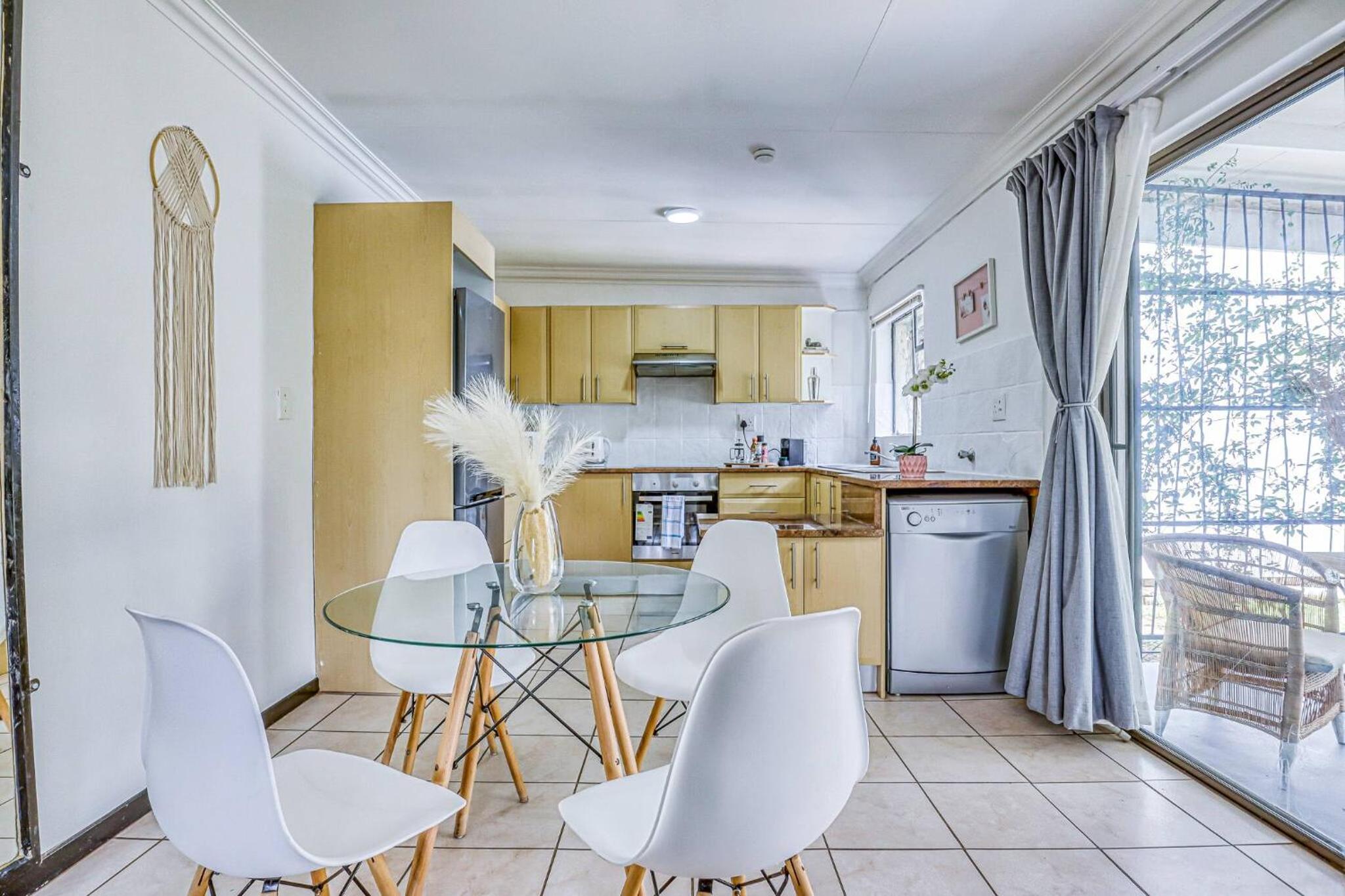 The Cottage-1 Bed-pool-bbq-fibre-solar-samrand view 5