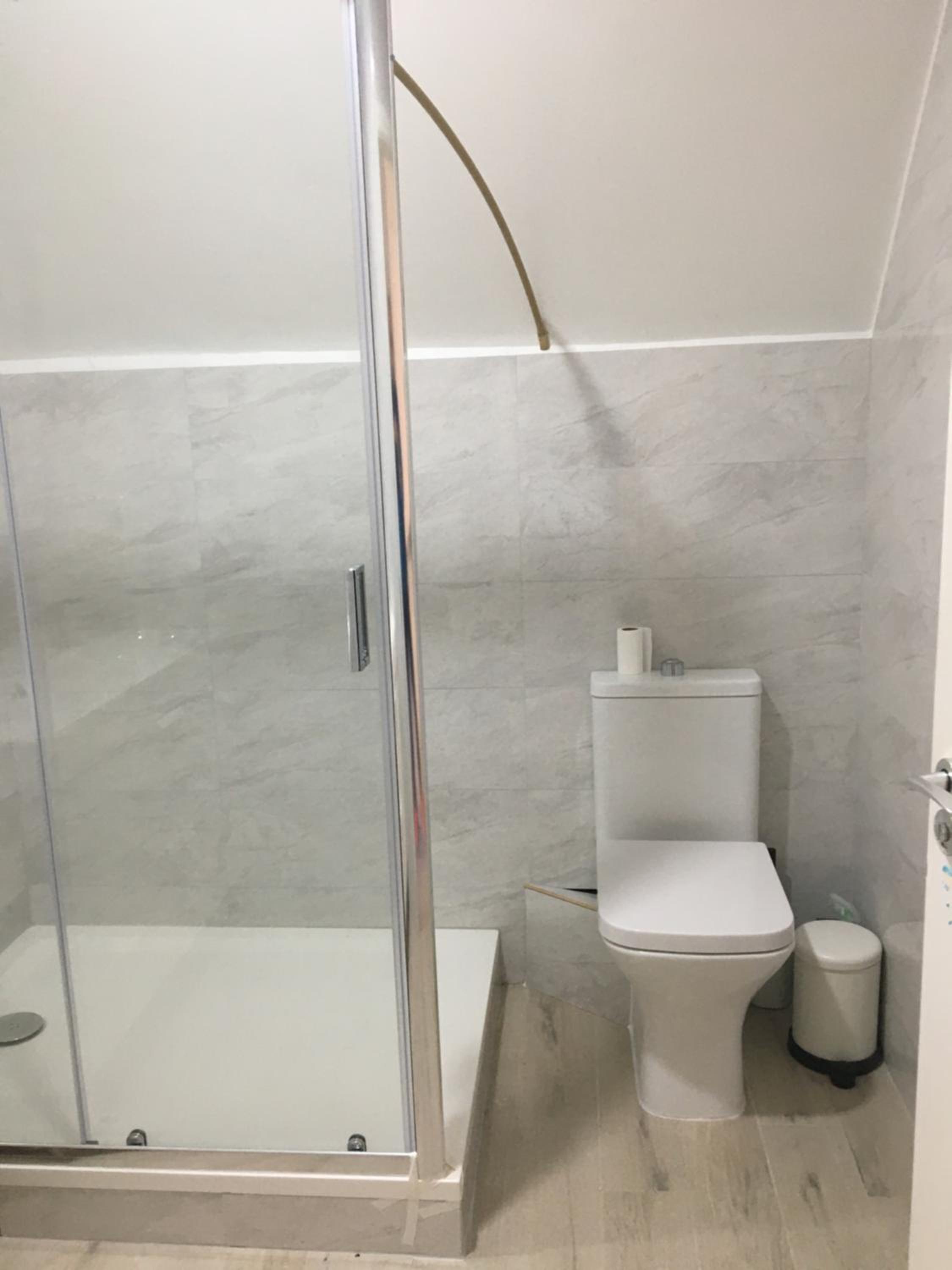 Central Spacious 3 Bedroom Apartment With Parking