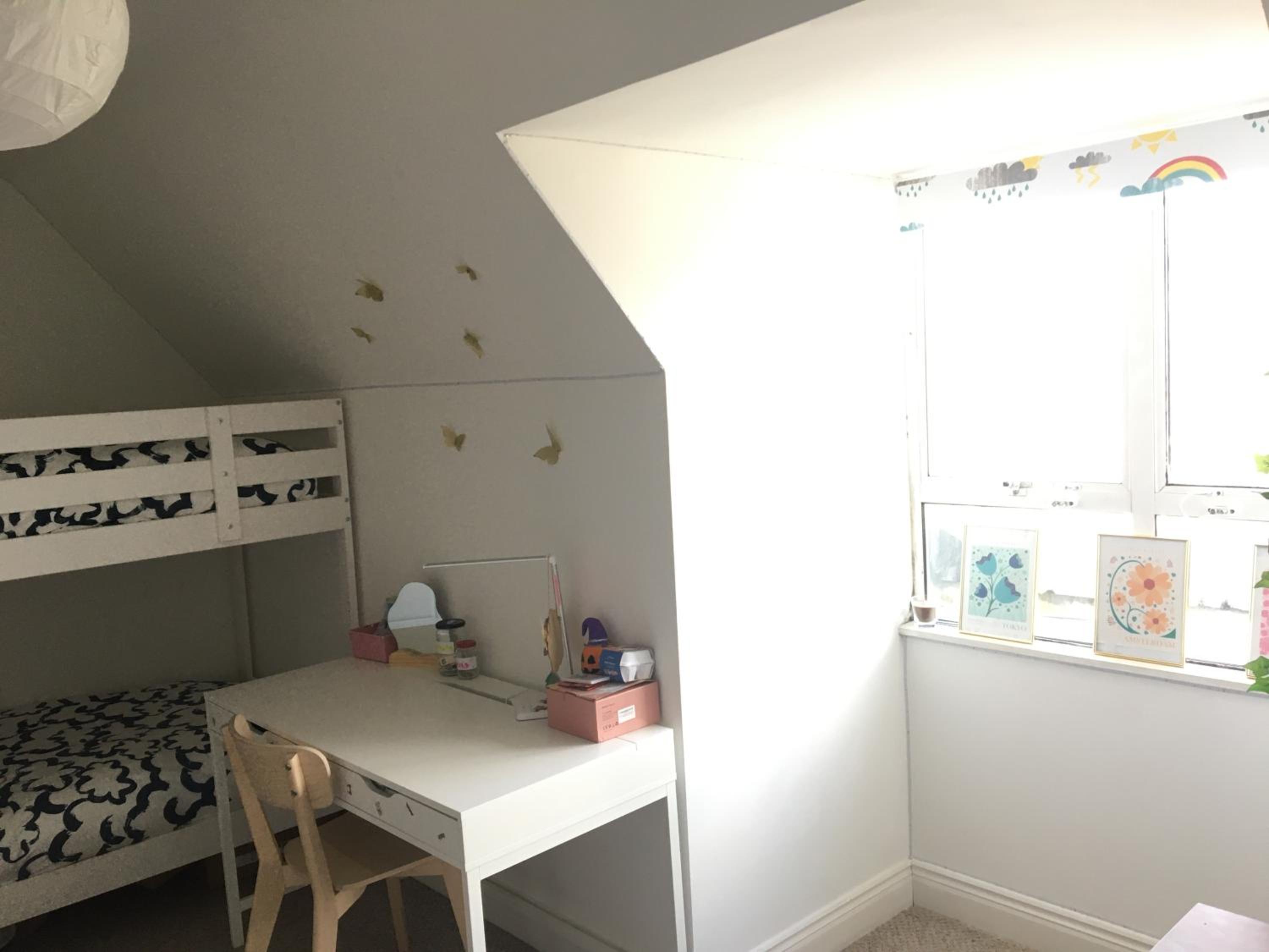 Central Spacious 3 Bedroom Apartment With Parking
