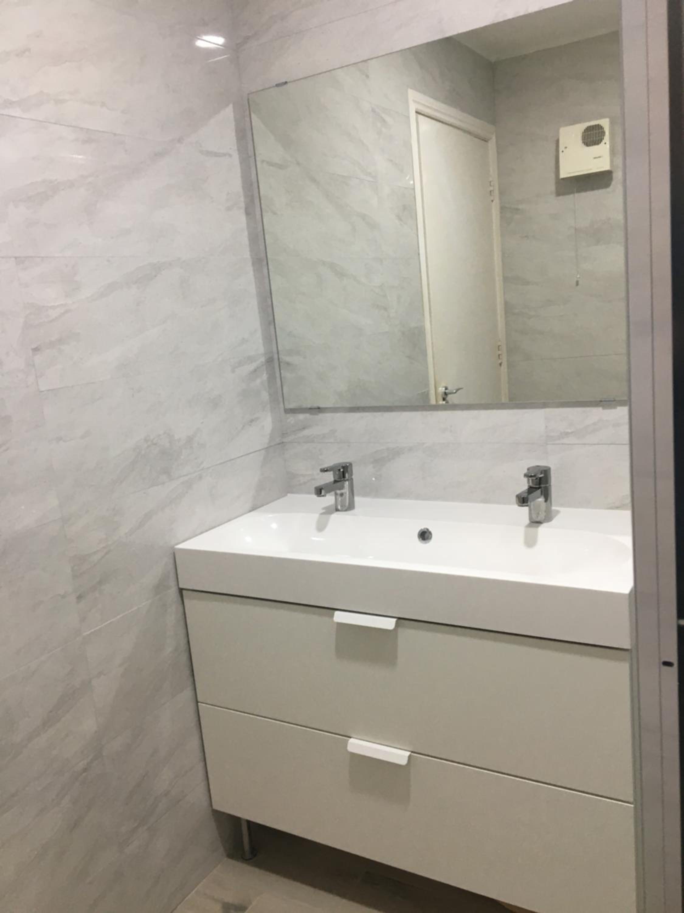 Central Spacious 3 Bedroom Apartment With Parking