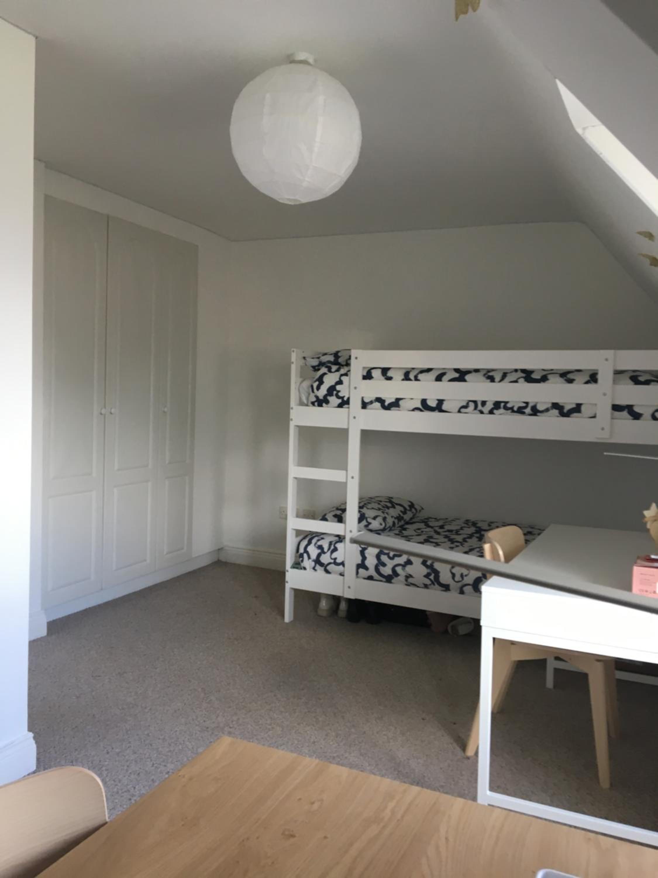 Central Spacious 3 Bedroom Apartment With Parking