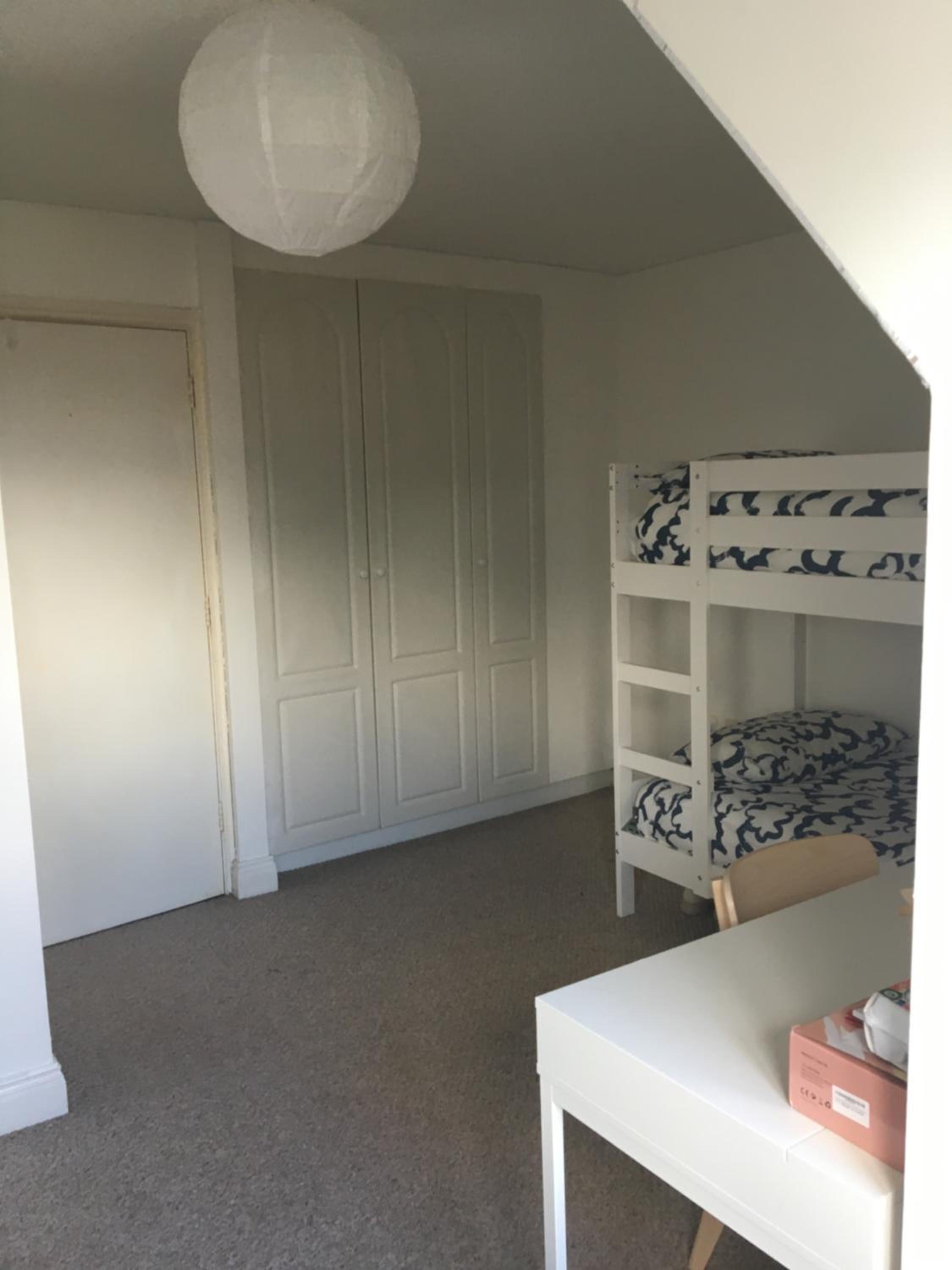 Central Spacious 3 Bedroom Apartment With Parking