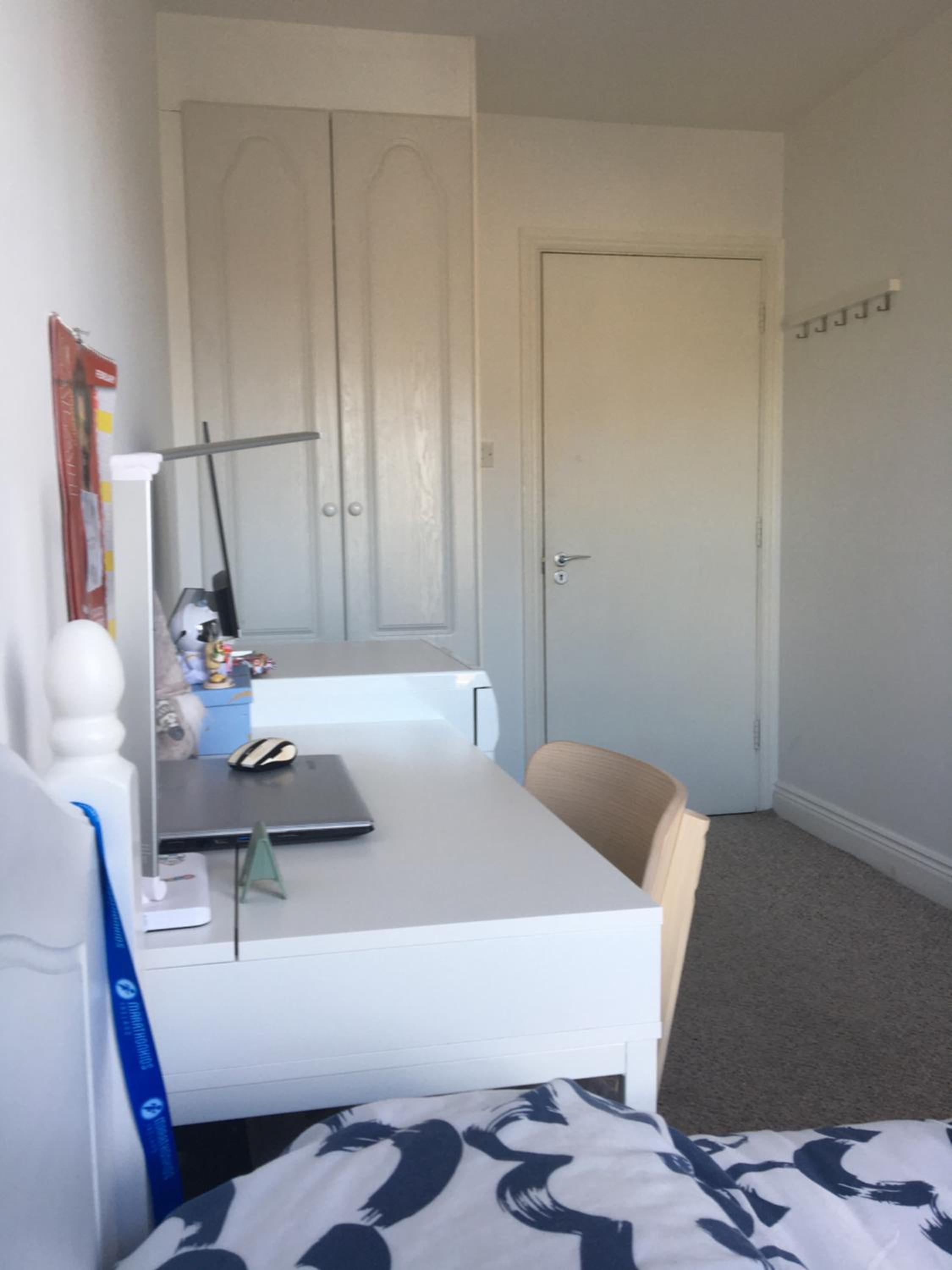 Central Spacious 3 Bedroom Apartment With Parking