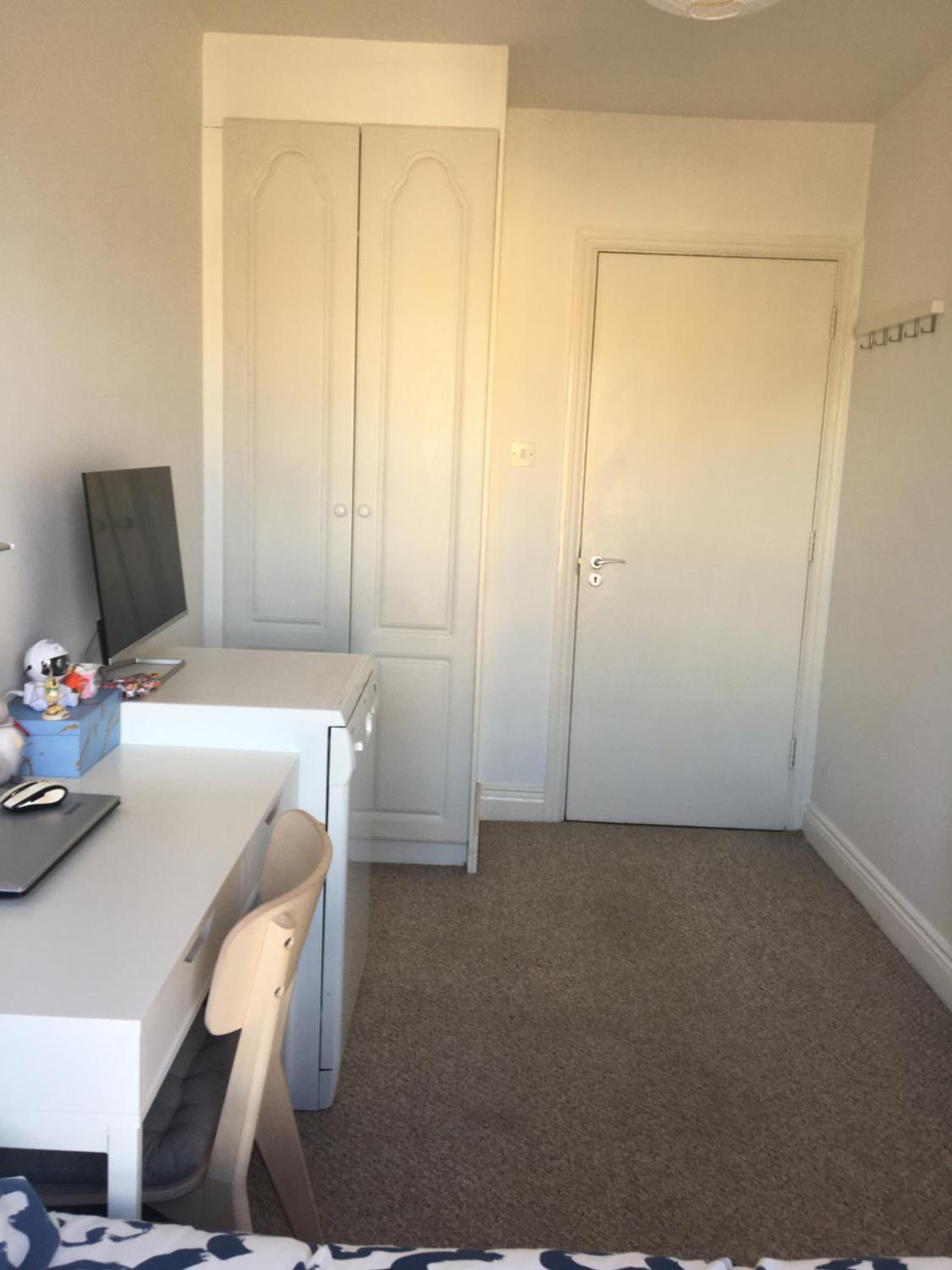 Central Spacious 3 Bedroom Apartment With Parking