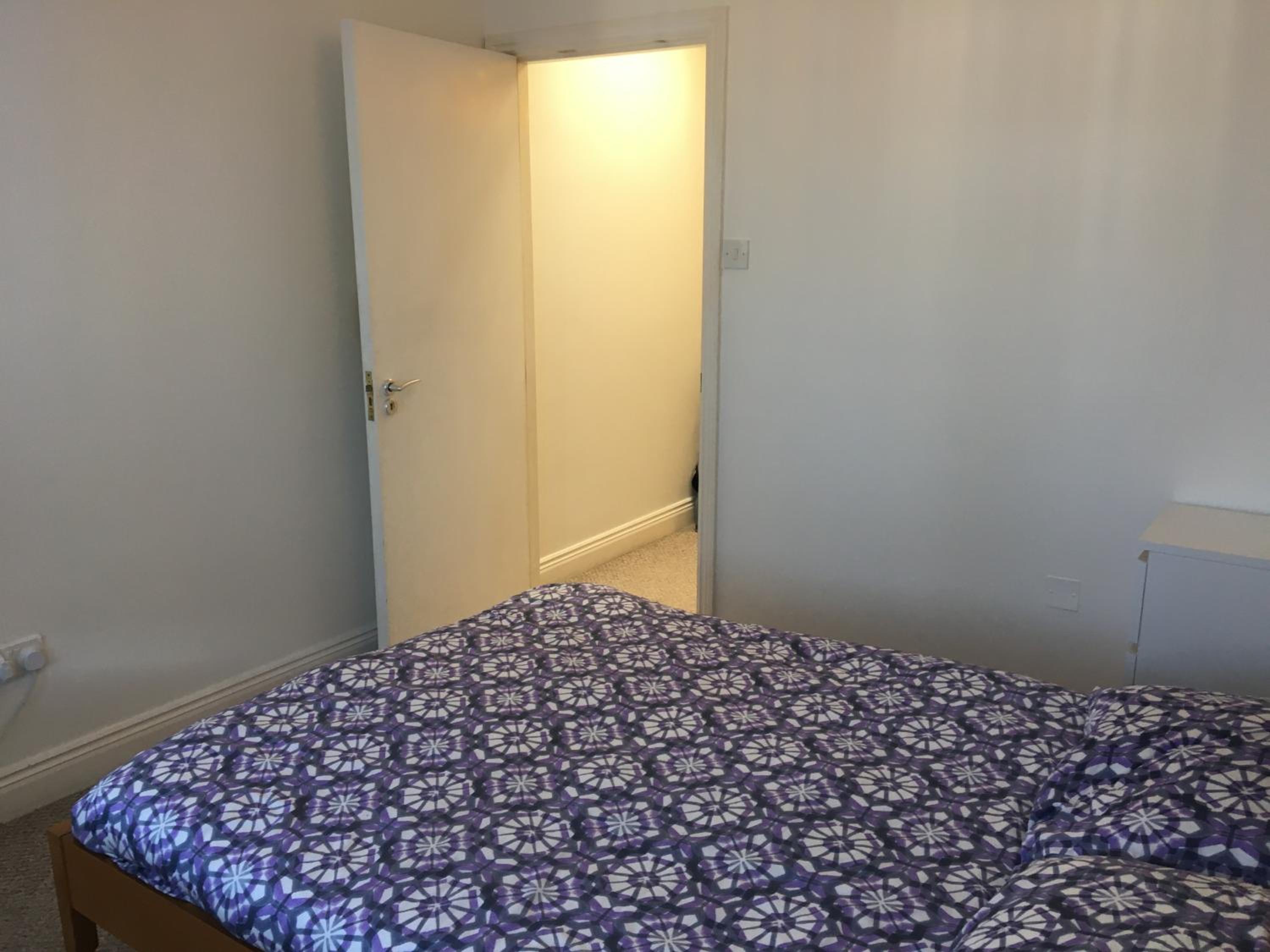 Central Spacious 3 Bedroom Apartment With Parking