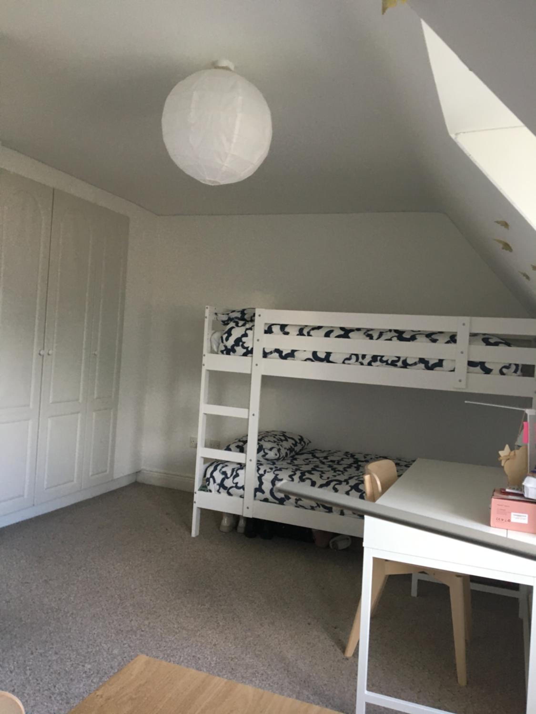 Central Spacious 3 Bedroom Apartment With Parking