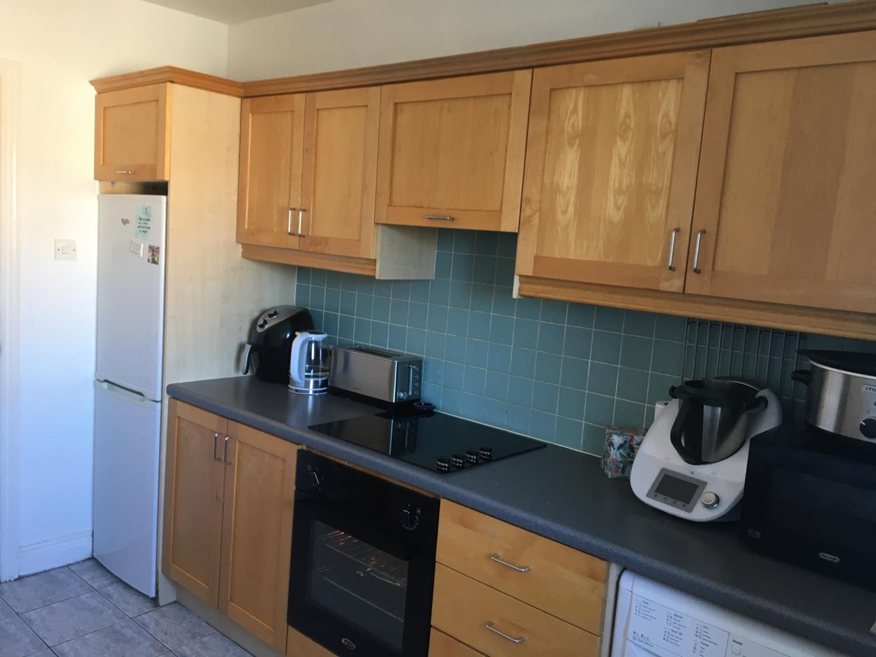Central Spacious 3 Bedroom Apartment With Parking