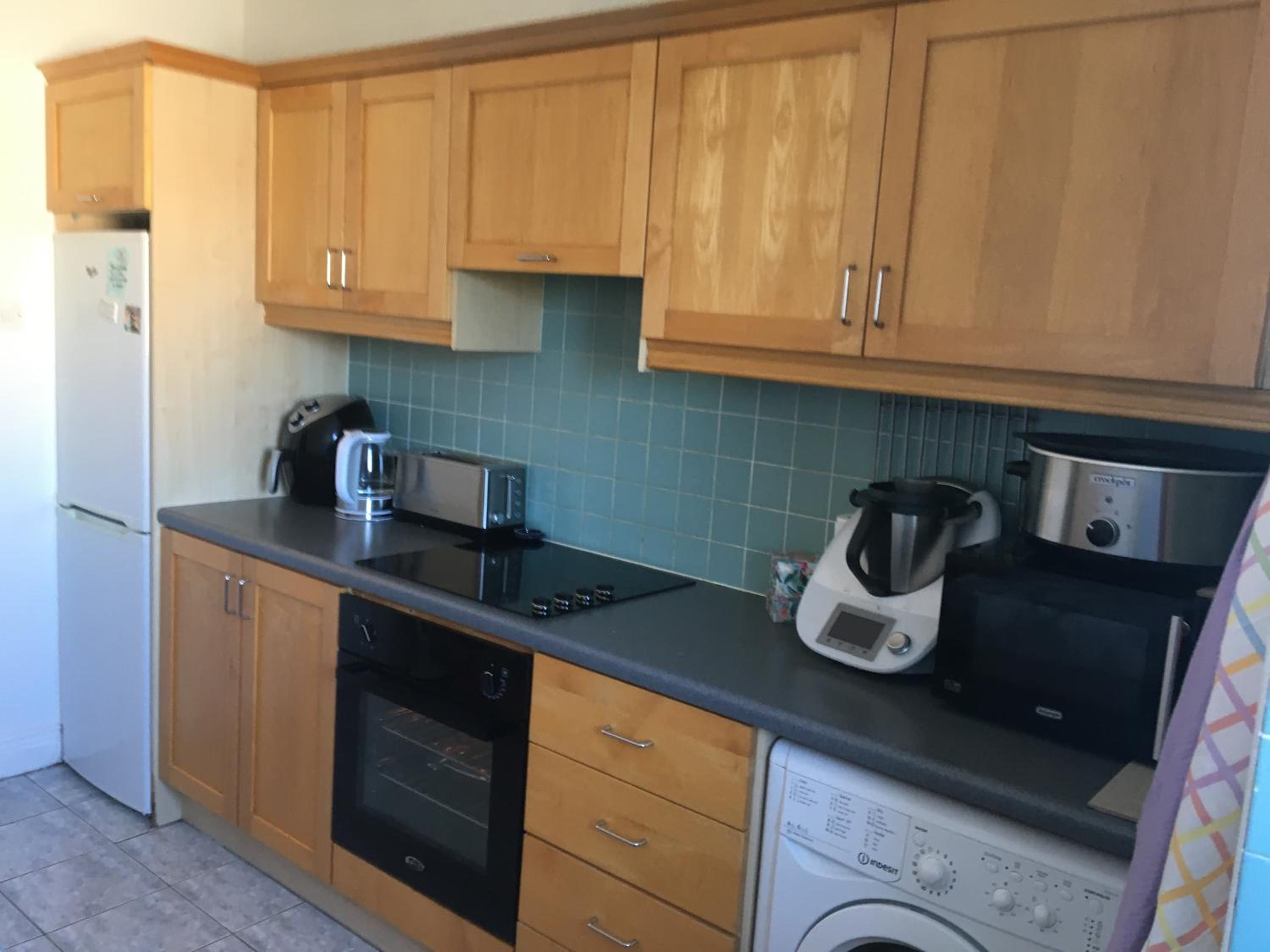 Central Spacious 3 Bedroom Apartment With Parking