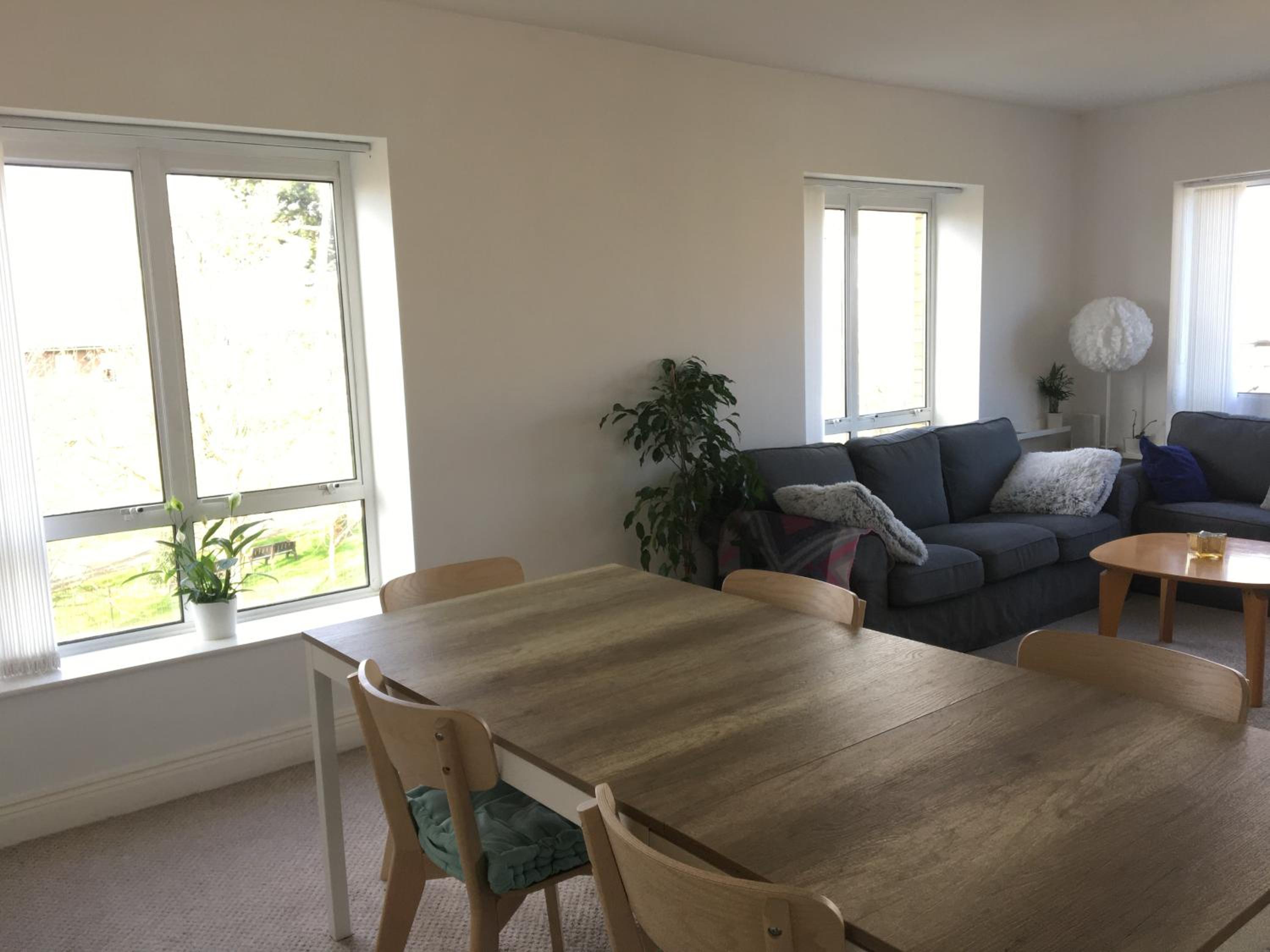 Central Spacious 3 Bedroom Apartment With Parking