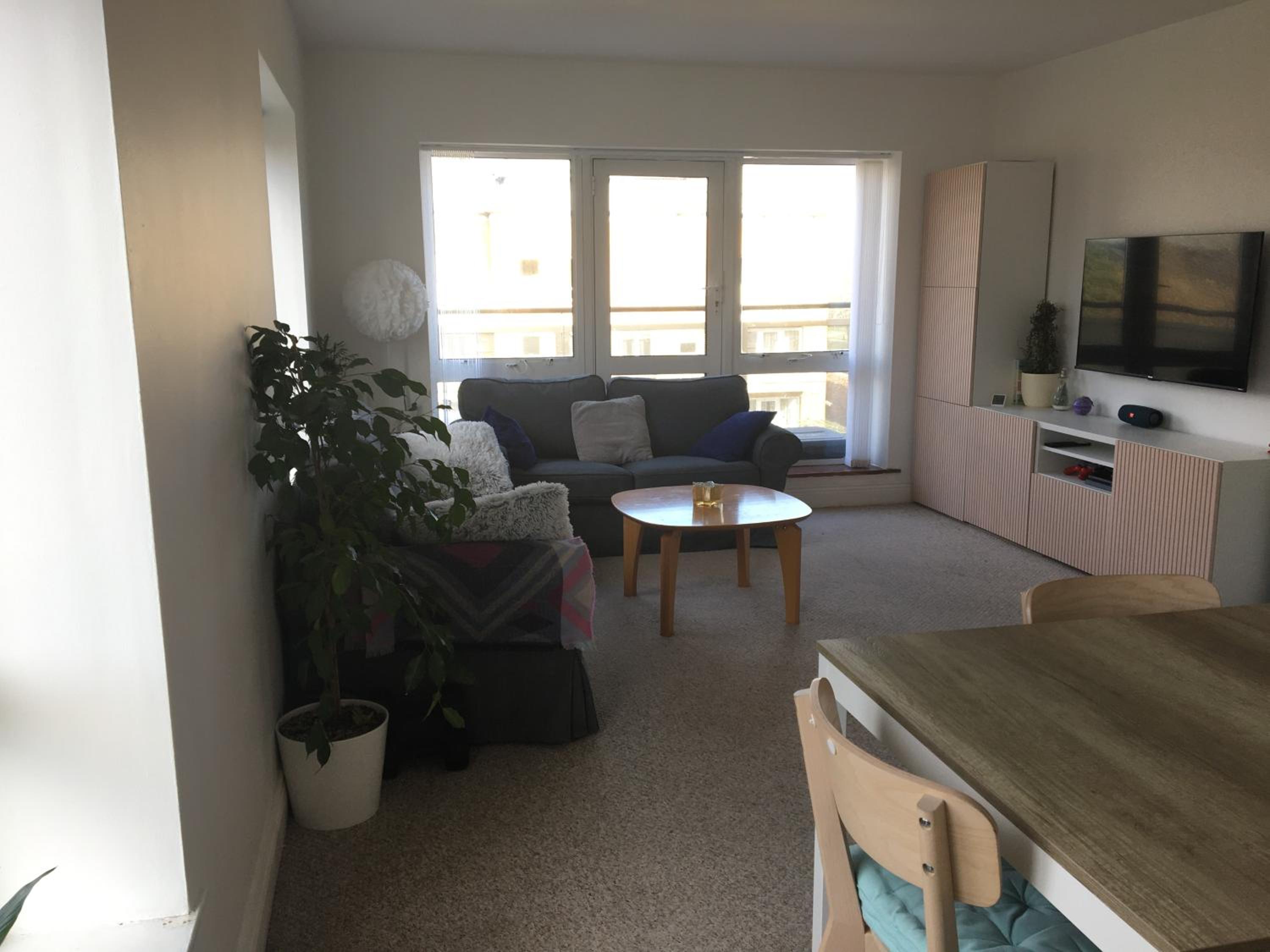 Central Spacious 3 Bedroom Apartment With Parking