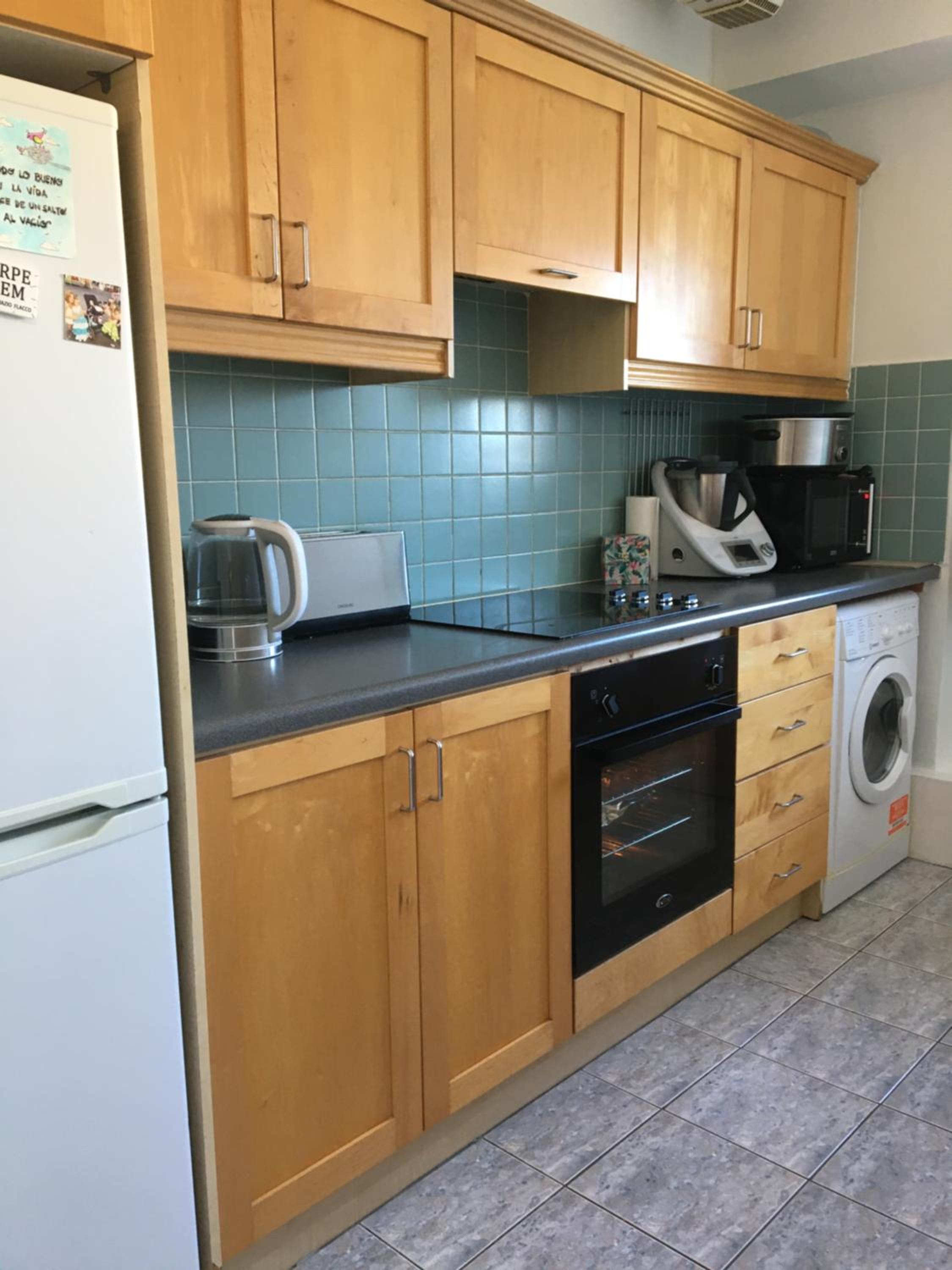 Central Spacious 3 Bedroom Apartment With Parking