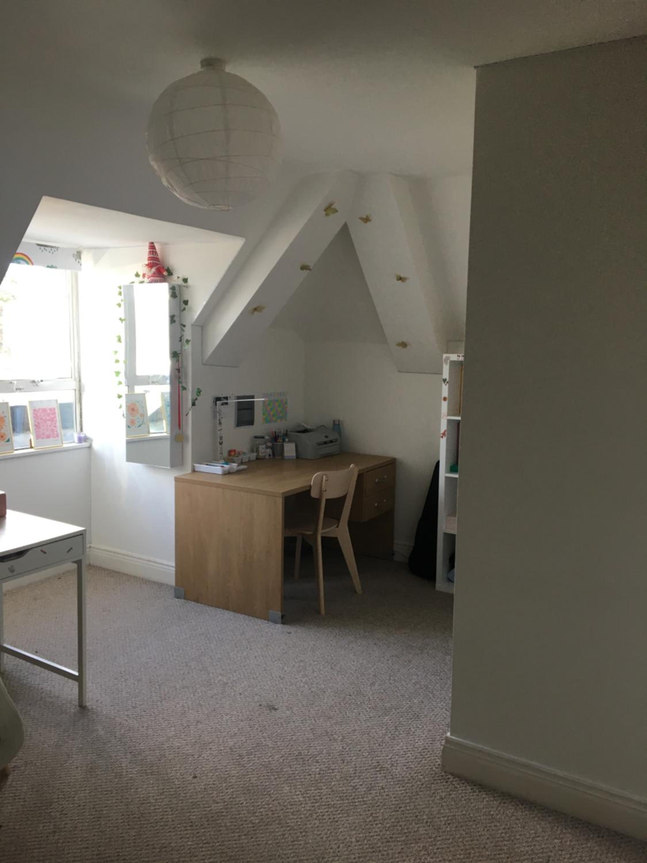 Central Spacious 3 Bedroom Apartment With Parking