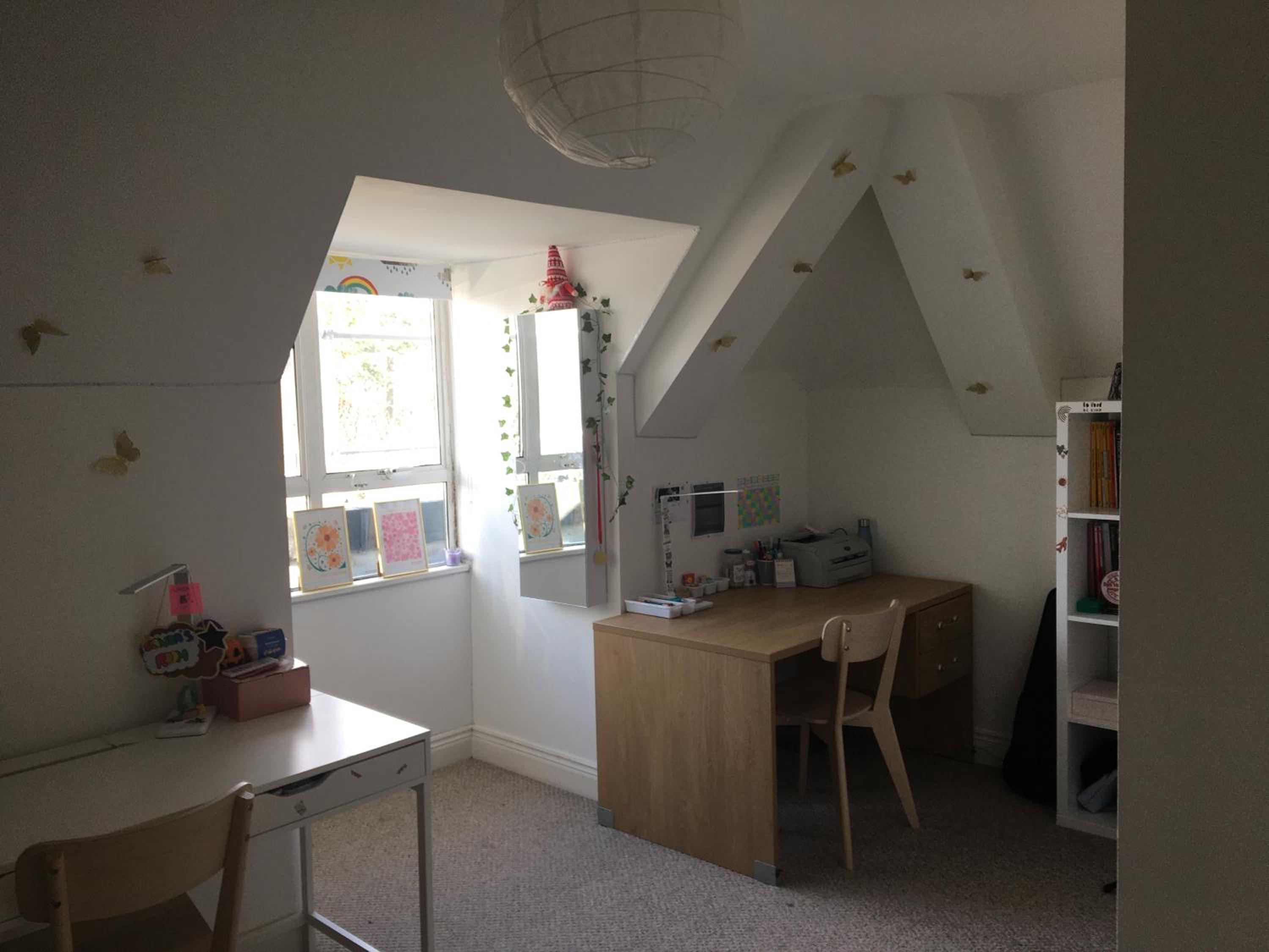 Central Spacious 3 Bedroom Apartment With Parking