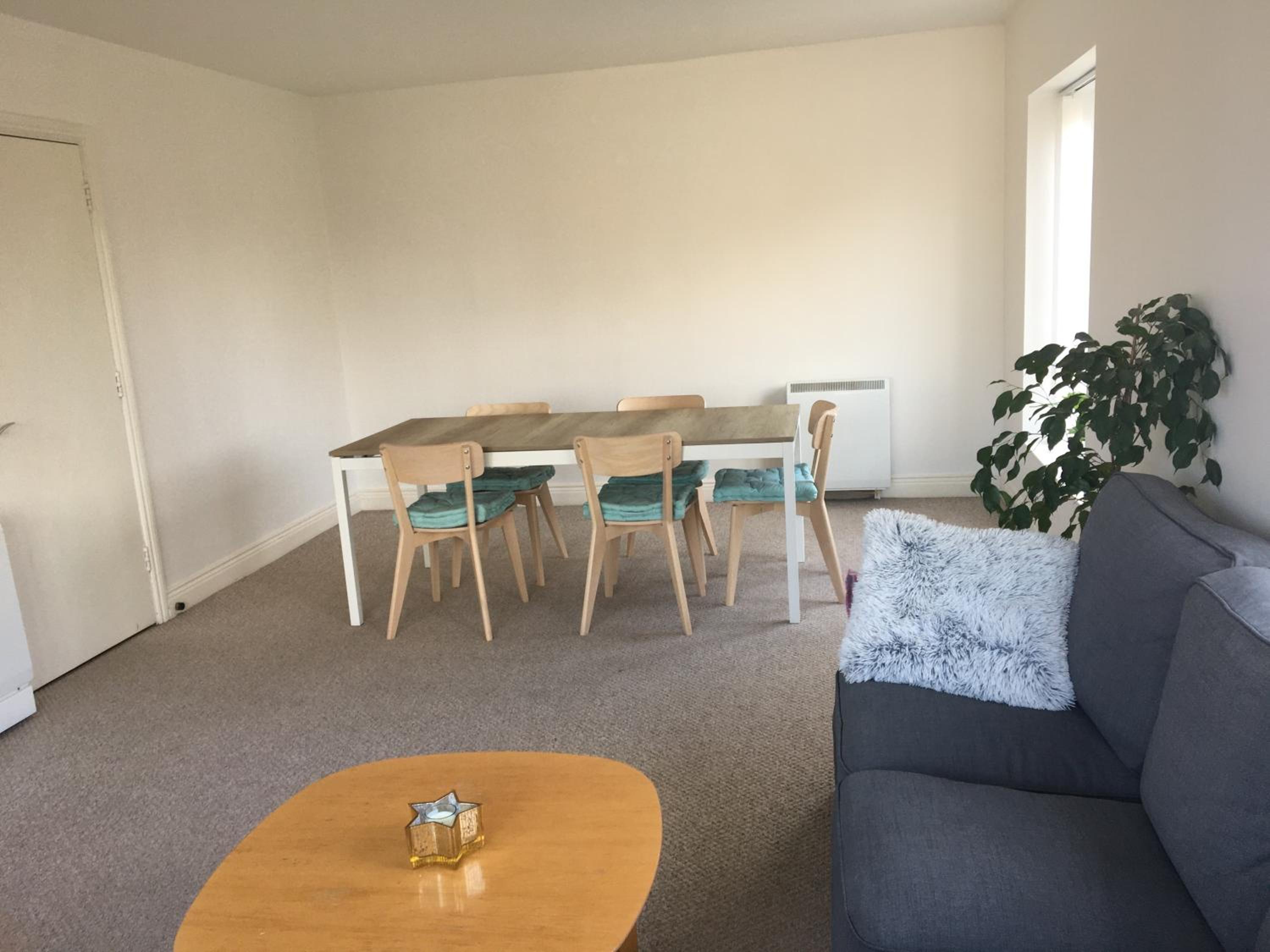Central Spacious 3 Bedroom Apartment With Parking