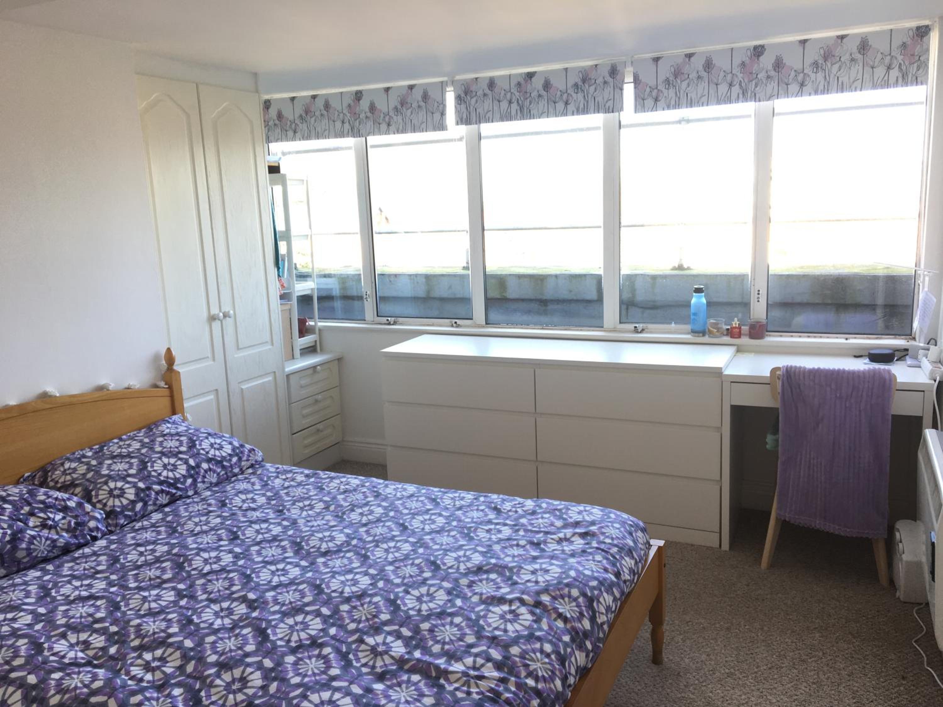 Central Spacious 3 Bedroom Apartment With Parking