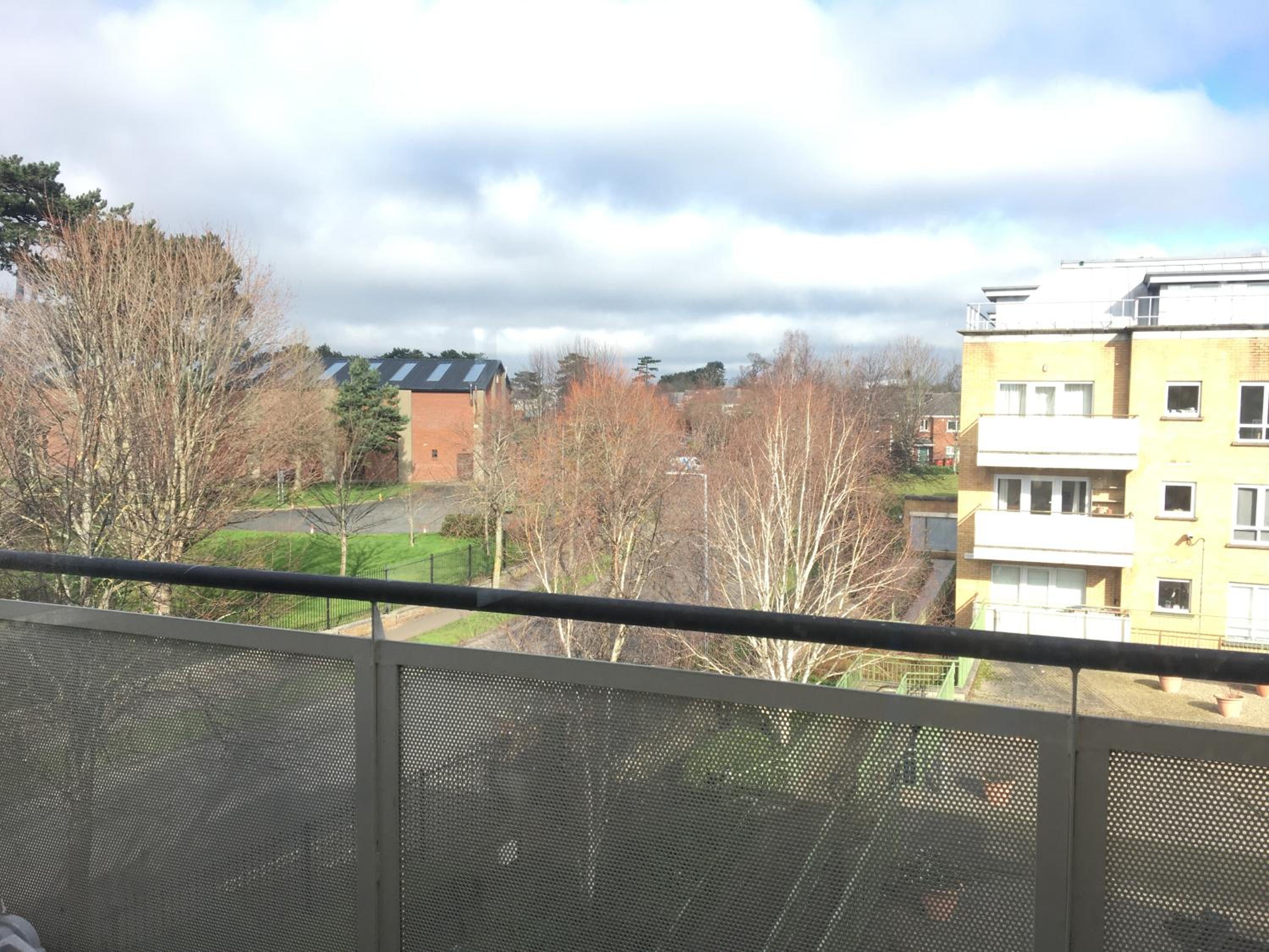 Central Spacious 3 Bedroom Apartment With Parking