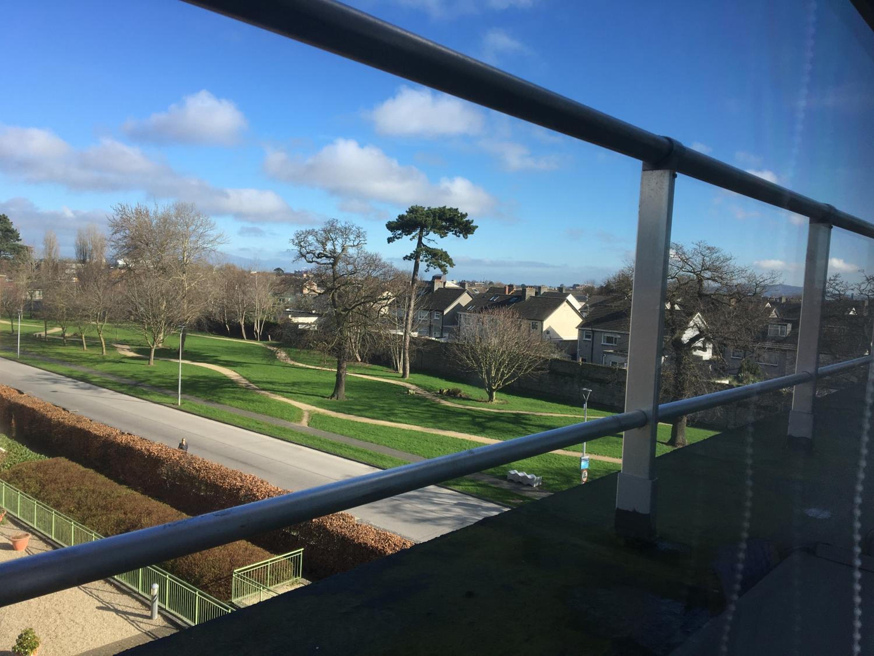 Central Spacious 3 Bedroom Apartment With Parking