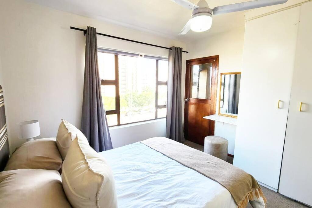 Umhlanga The Shades -2 mins from beach! view 4