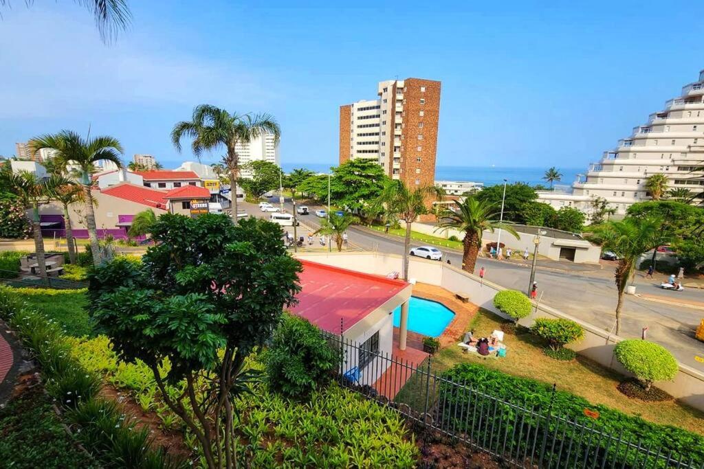 Umhlanga The Shades -2 mins from beach! view 5