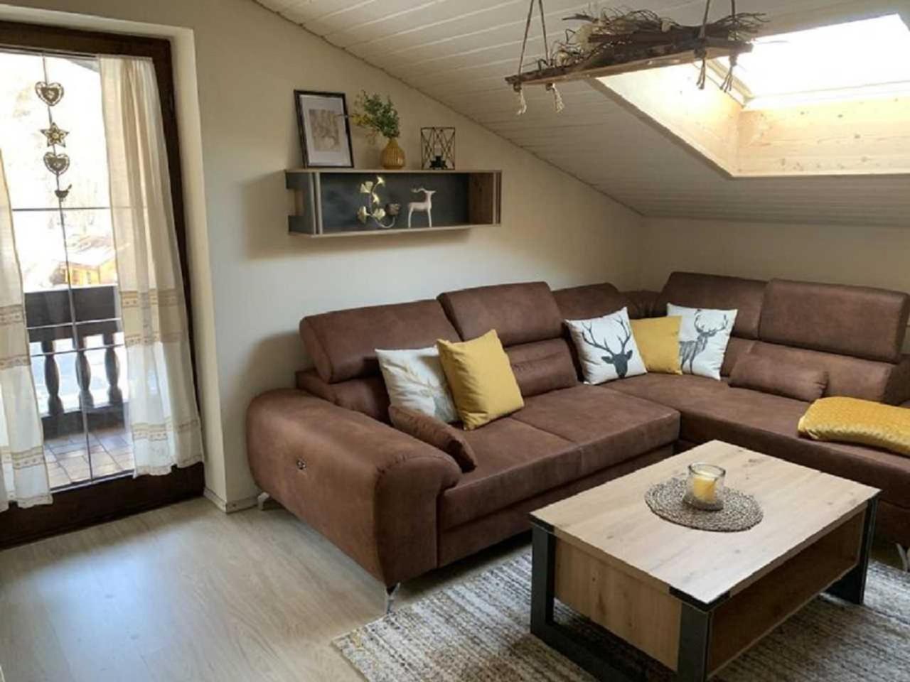 Ferienwohnung 28 im Bergschlössl , an der Grenze zu Tirol