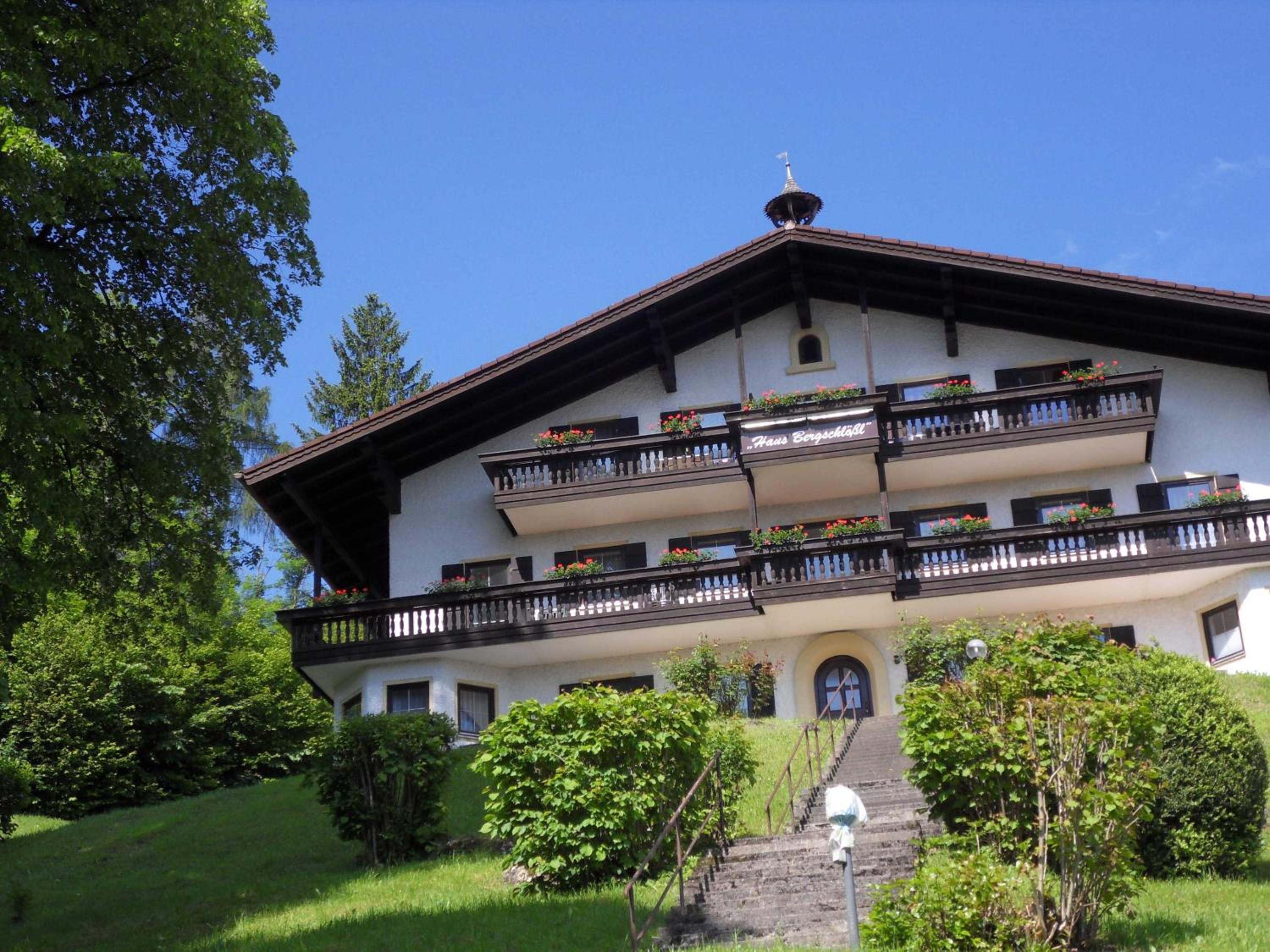 Ferienwohnung 28 im Bergschlössl , an der Grenze zu Tirol