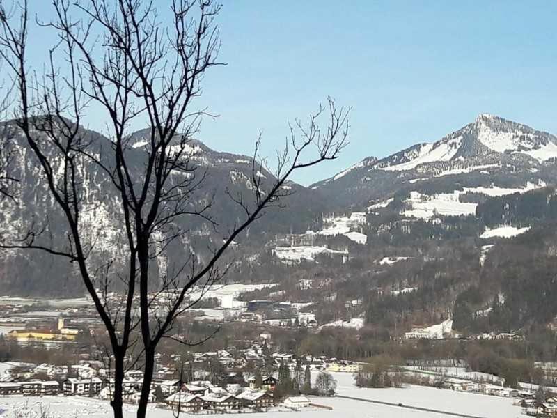 Ferienwohnung 28 im Bergschlössl , an der Grenze zu Tirol