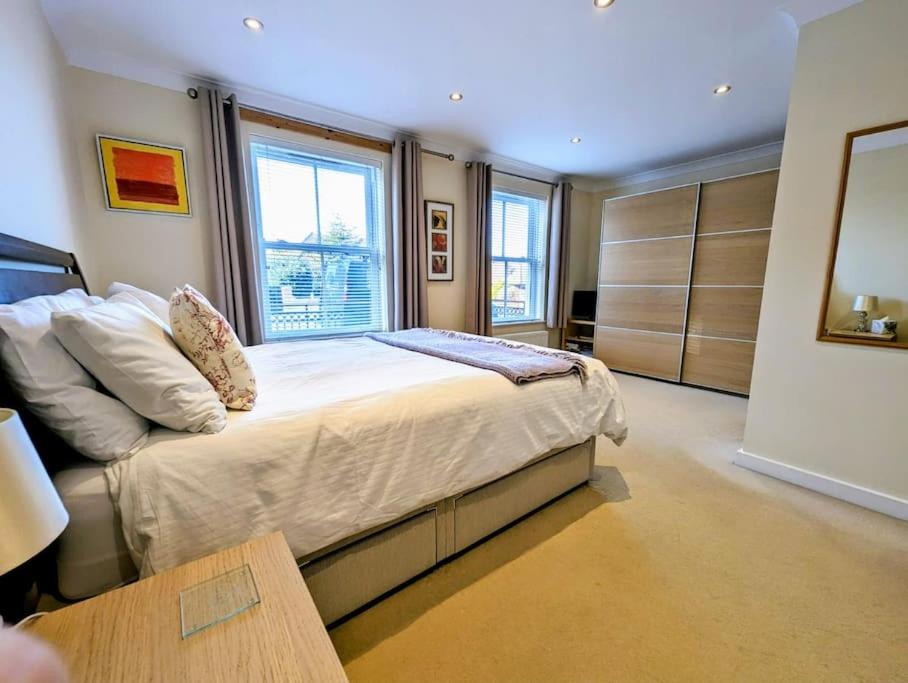SoHot Stays-Garden Apt-Free Parking Ground Flr view 5