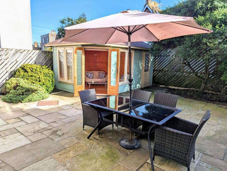 SoHot Stays-Garden Apt-Free Parking Ground Flr view 3