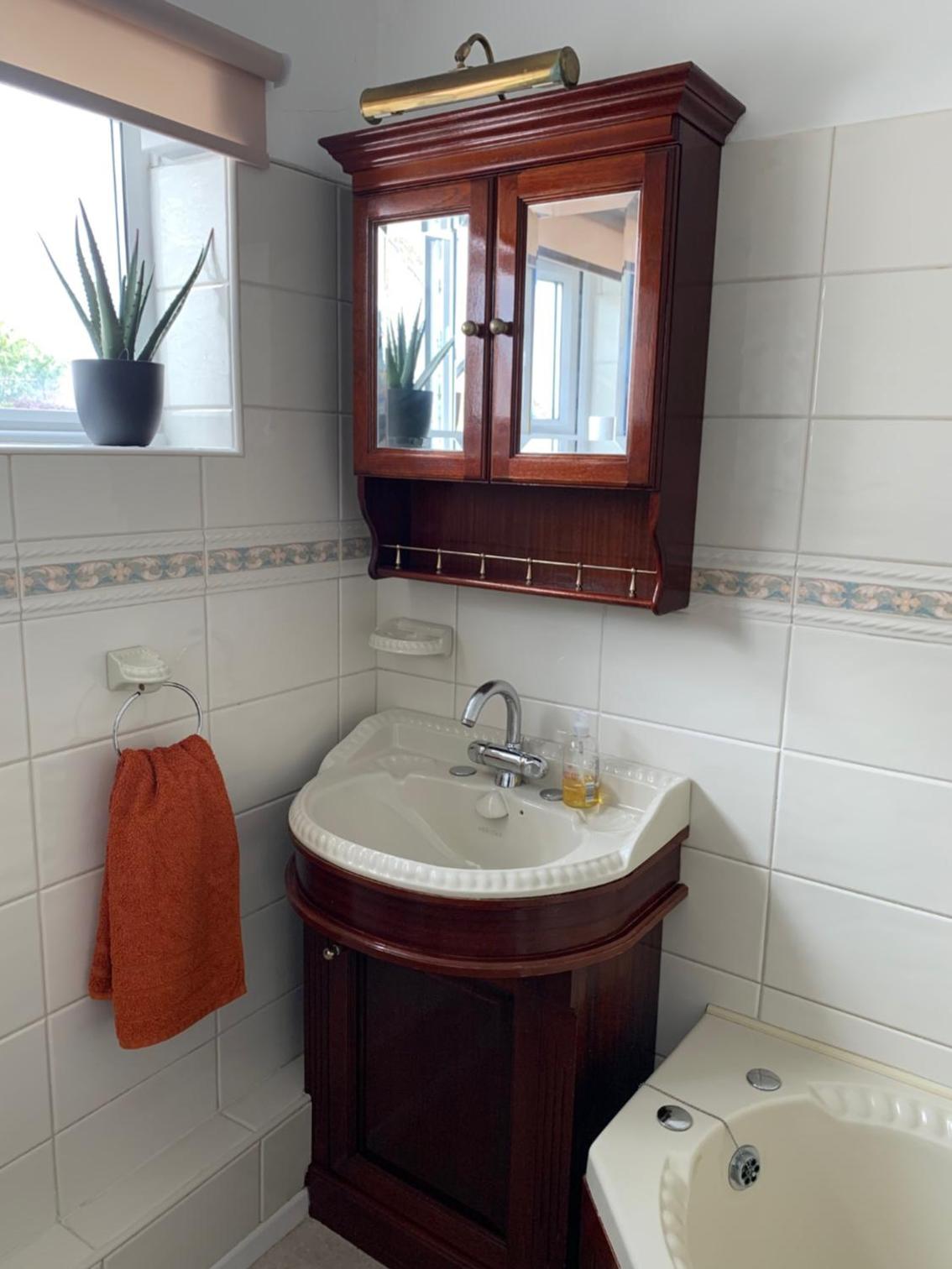 Town Centre, top floor 2 bed apartment with parking view 5