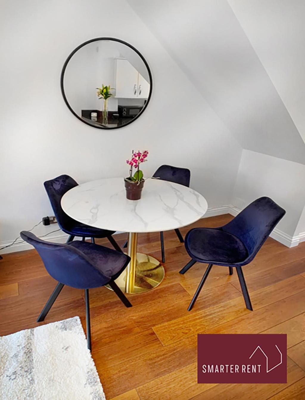 Knaphill - 2 Bedroom Terrace House - With Garden view 5