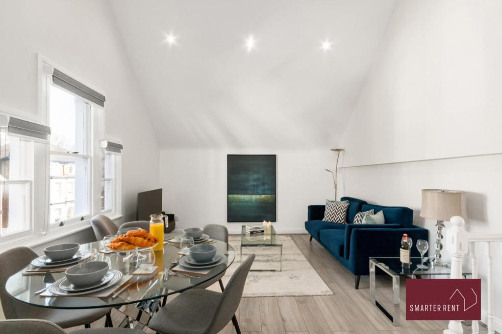 Richmond - 2 Bedroom Duplex Flat - With Parking view 2