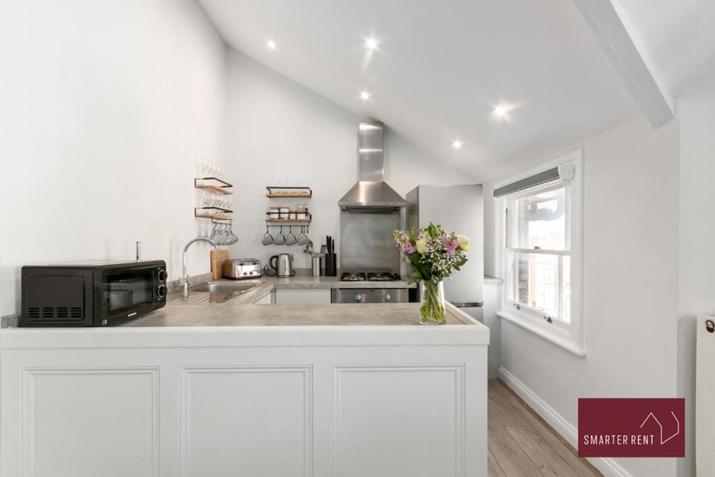 Richmond - 2 Bedroom Duplex Flat - With Parking view 5
