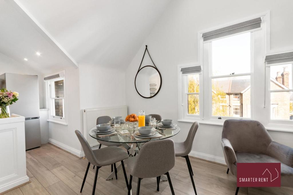 Richmond - 2 Bedroom Duplex Flat - With Parking view 4
