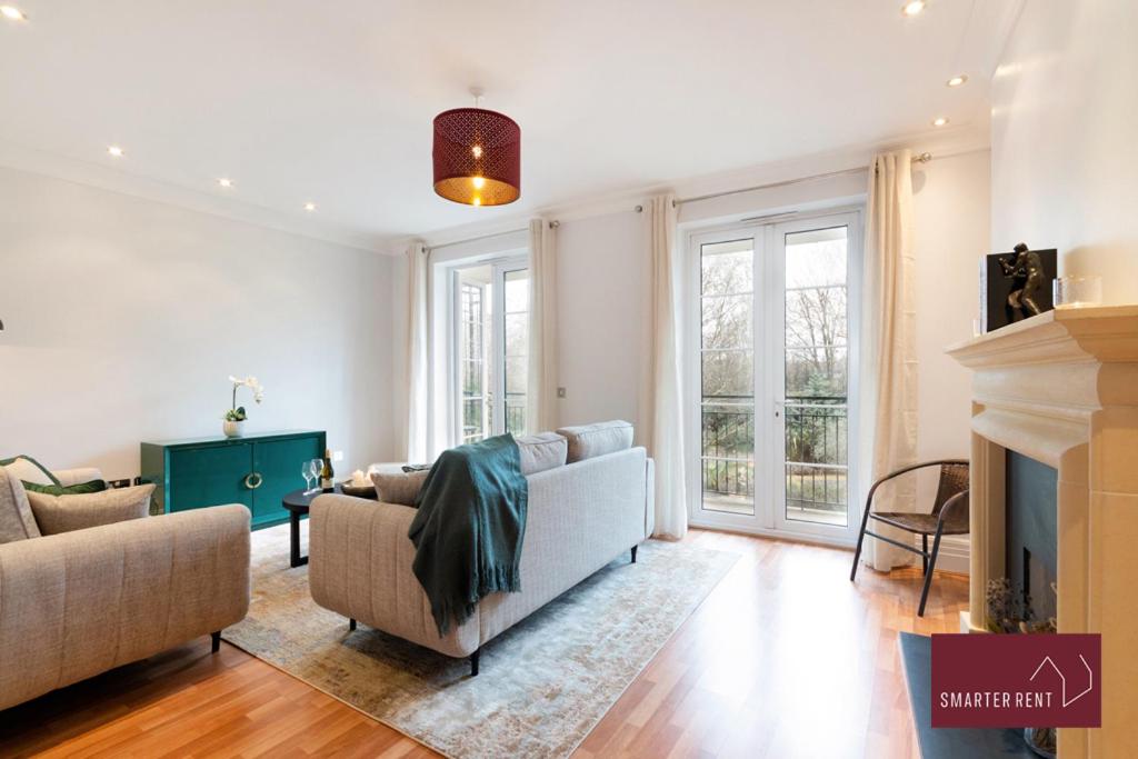Richmond - 5 Bedroom Townhouse with Parking & Garden
