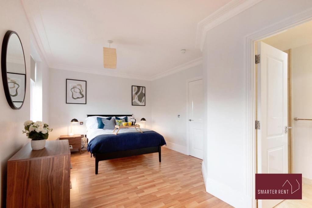 Richmond - 5 Bedroom Townhouse with Parking & Garden