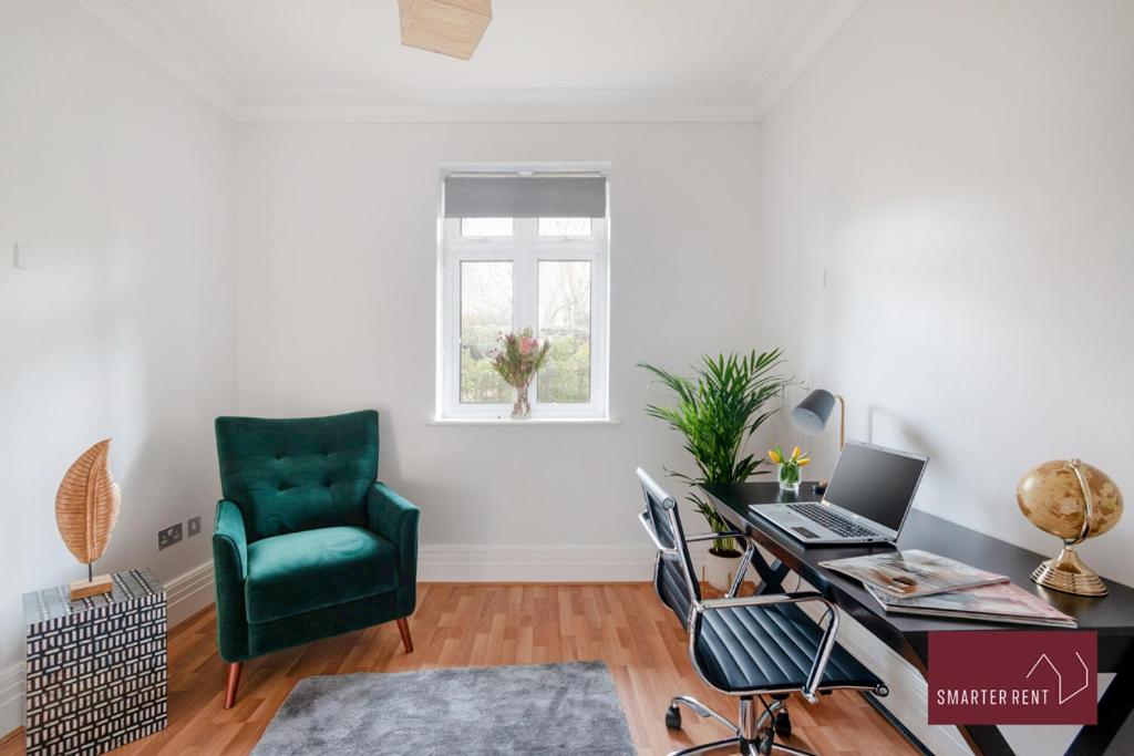Richmond - 5 Bedroom Townhouse with Parking & Garden