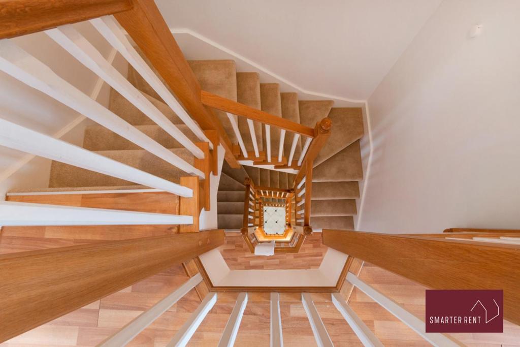 Richmond - 5 Bedroom Townhouse with Parking & Garden
