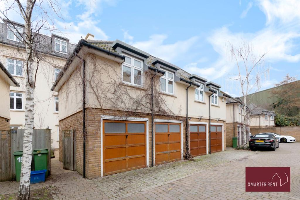 Richmond - 5 Bedroom Townhouse with Parking & Garden
