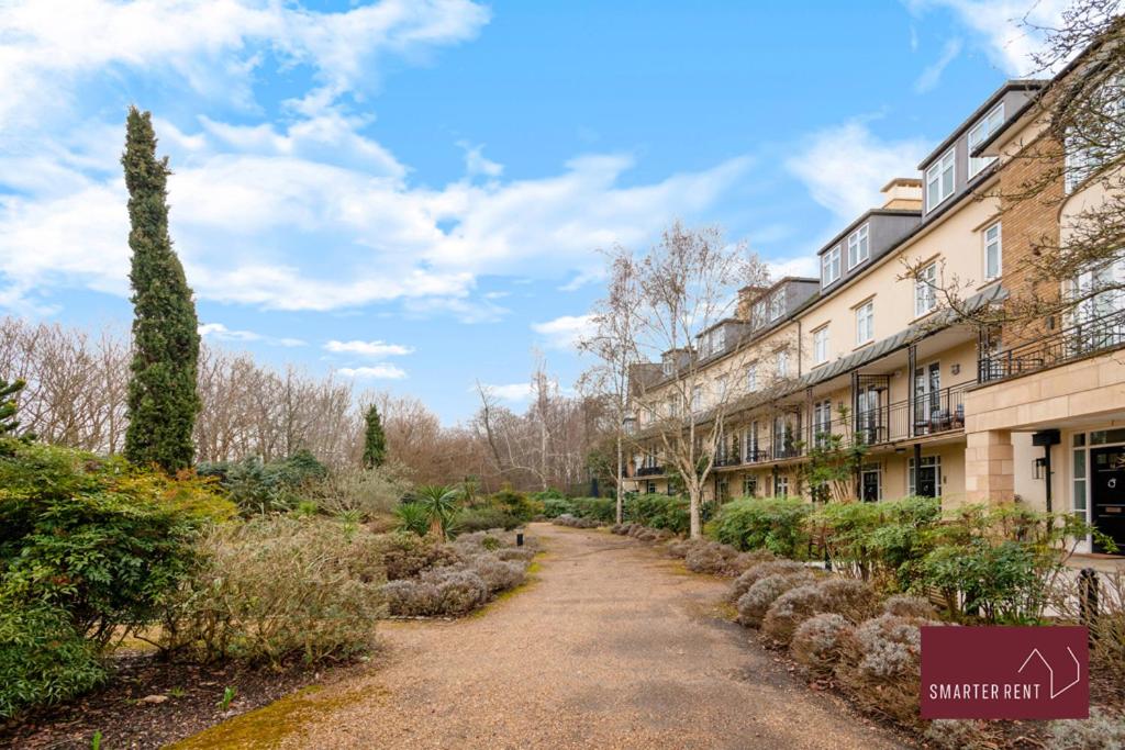 Richmond - 5 Bedroom Townhouse with Parking & Garden