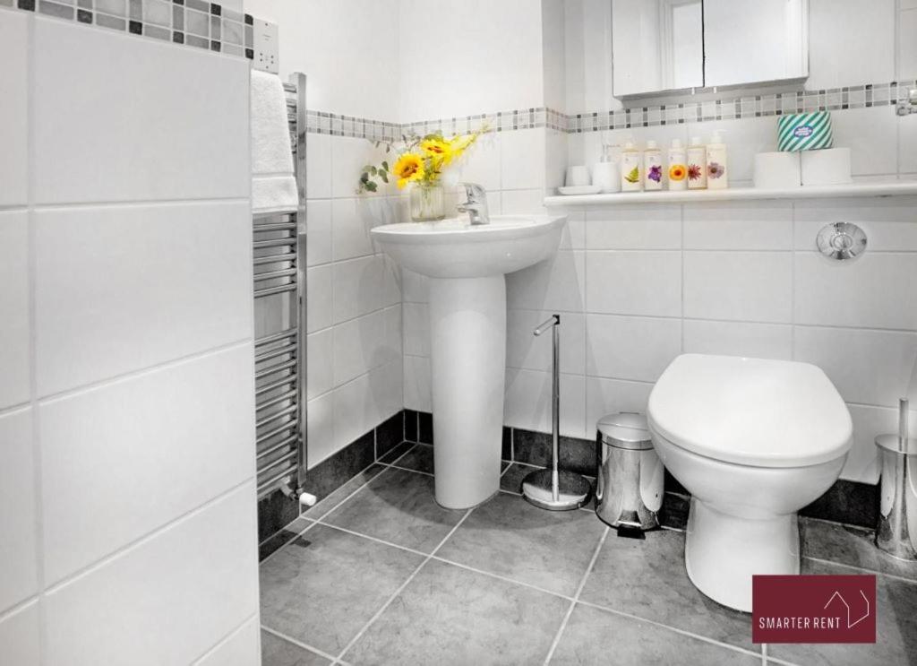 Twyford - Modern 2 Bedroom House - With Garden view 2