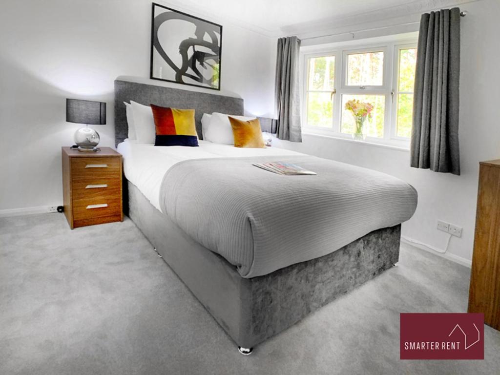 Bracknell - Modern, Spacious 1 Bedroom House view 5