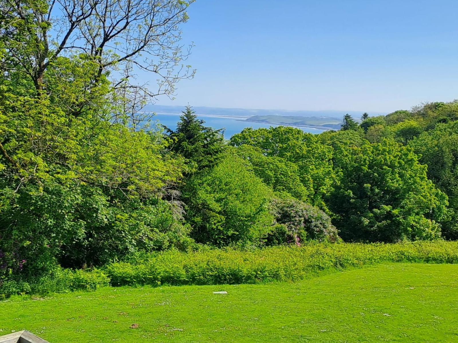 Beautiful 2-Bed Chalet in Bideford view 5