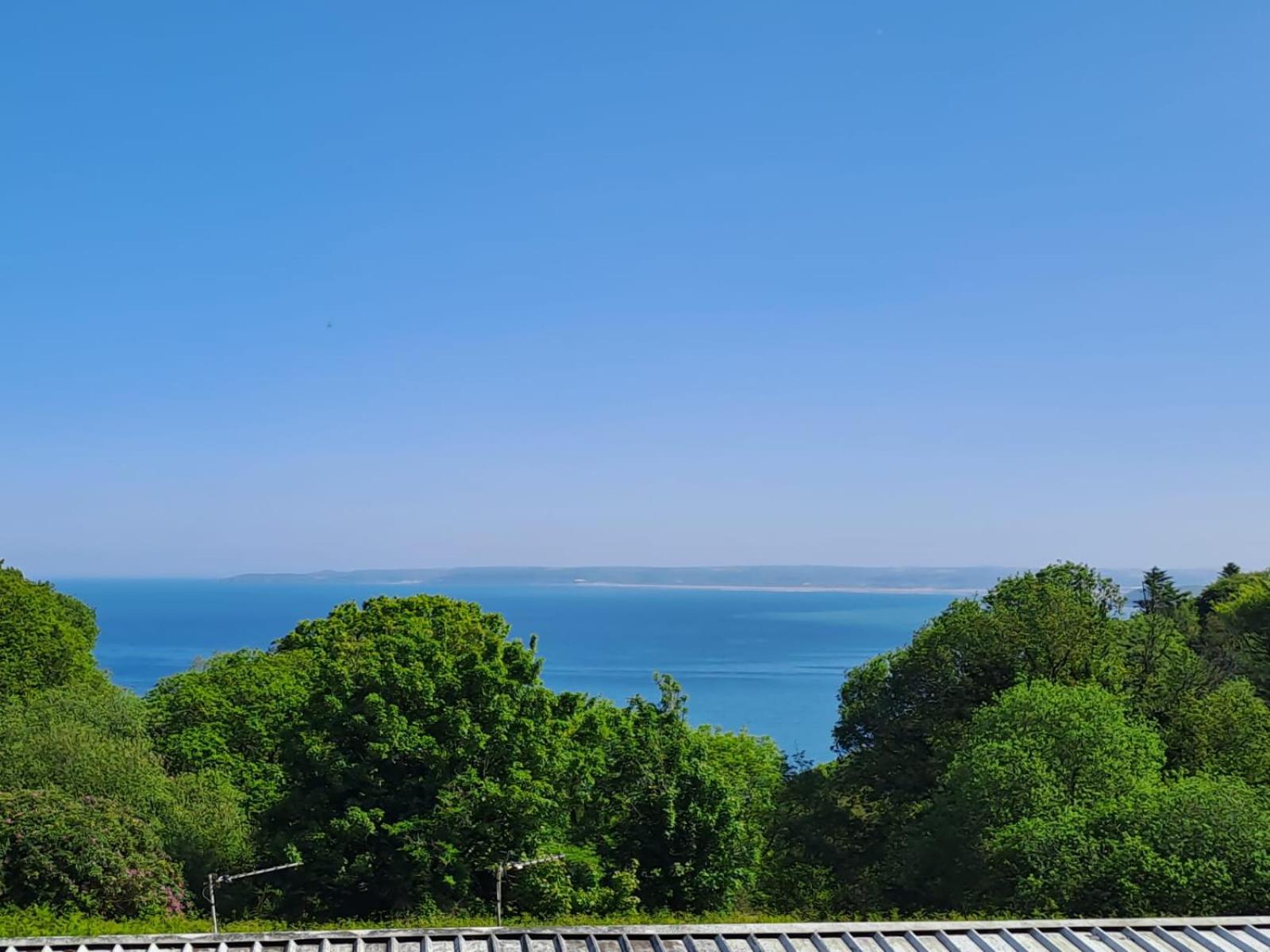 Beautiful 2-Bed Chalet in Bideford view 3